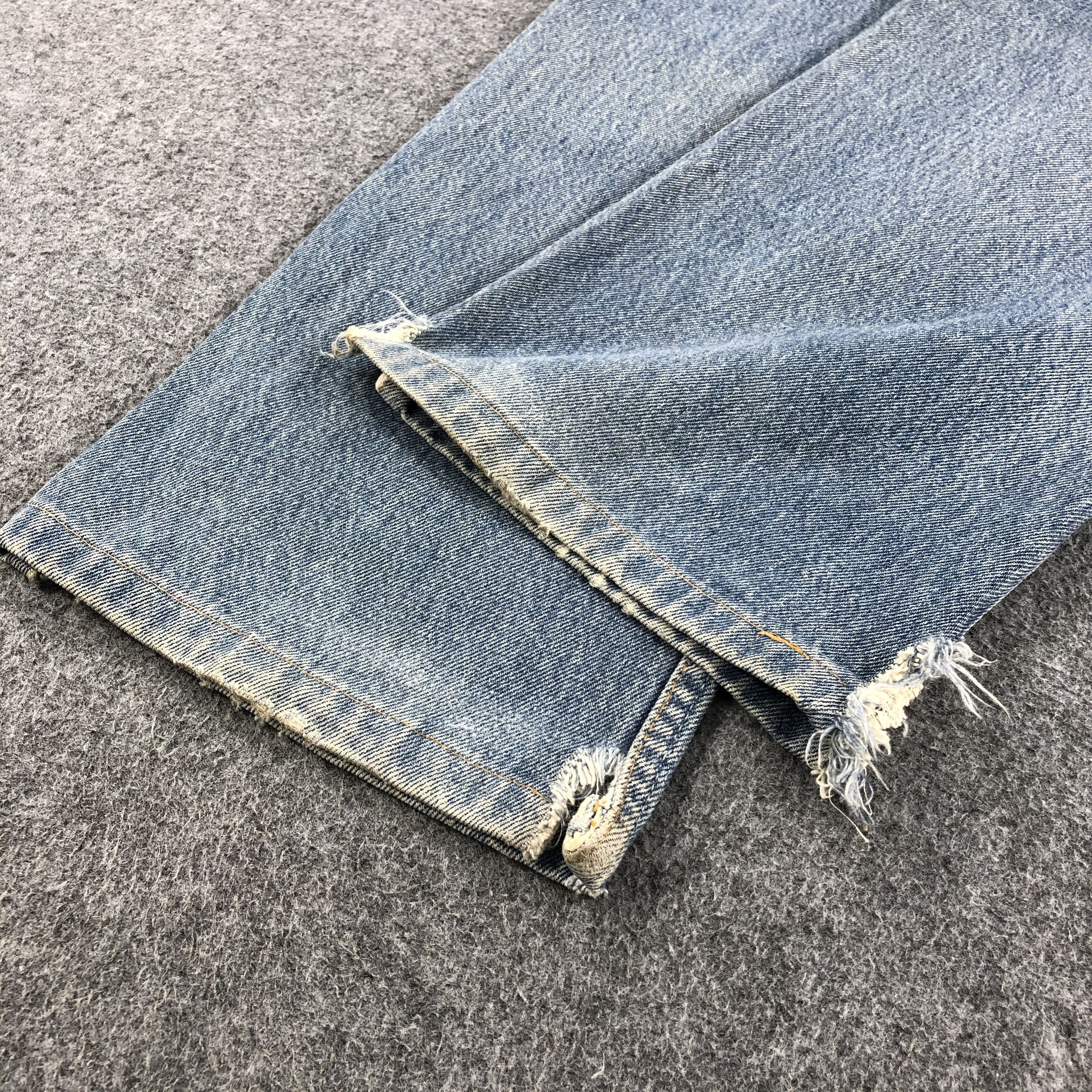 Levi's Vintage 90s Light Wash Levis 501 Denim Jeans-JM834 Size US 32 / EU 48 - 5 Thumbnail