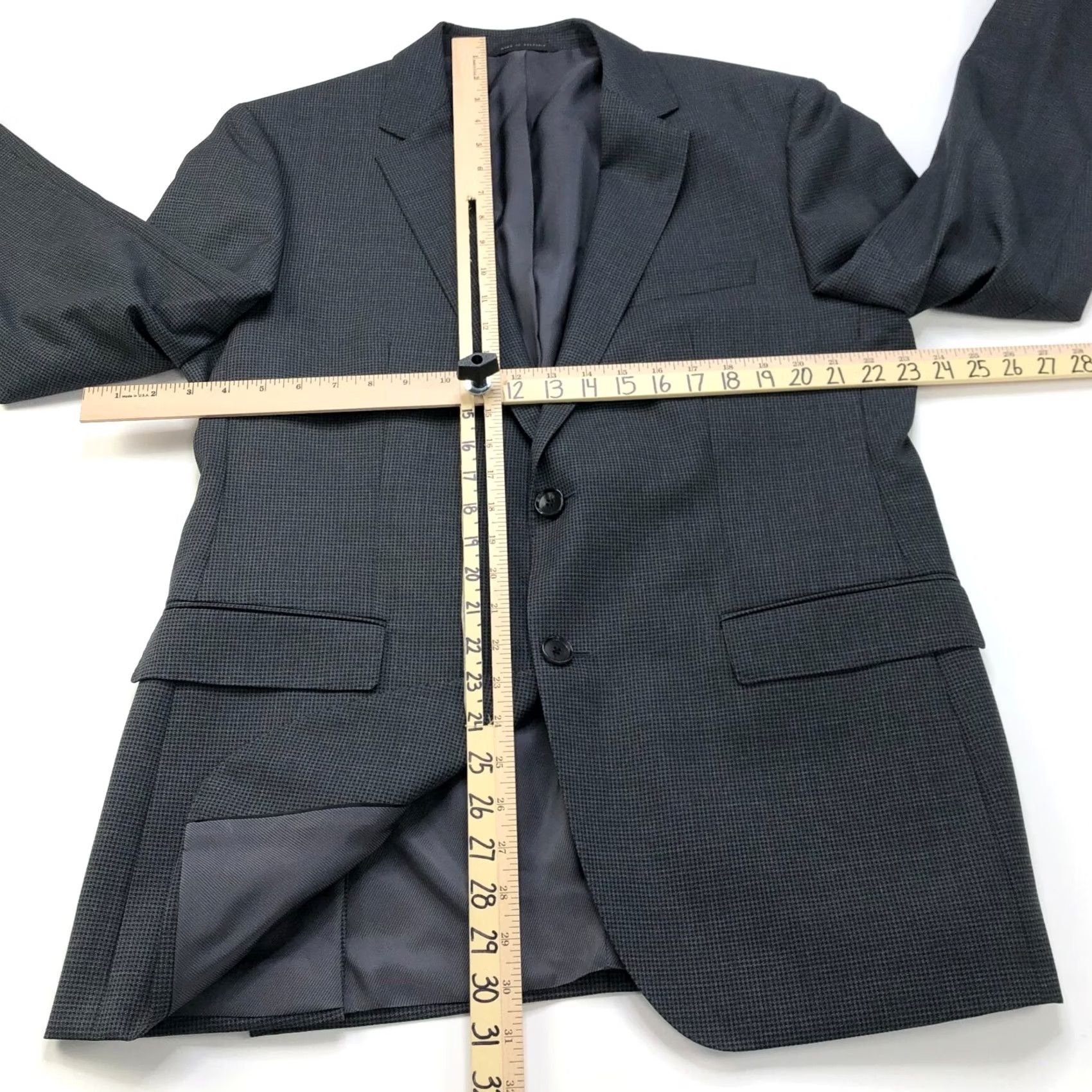 Hugo Boss HUGO BOSS Sport Coat Gray 100% Wool Lanificio Tesse Biella 42 R Single-Breasted Notch Lapel Two-Button Four-Button Sleeve Vintage? No Size US XS / EU 42 / 0 - 7 Thumbnail