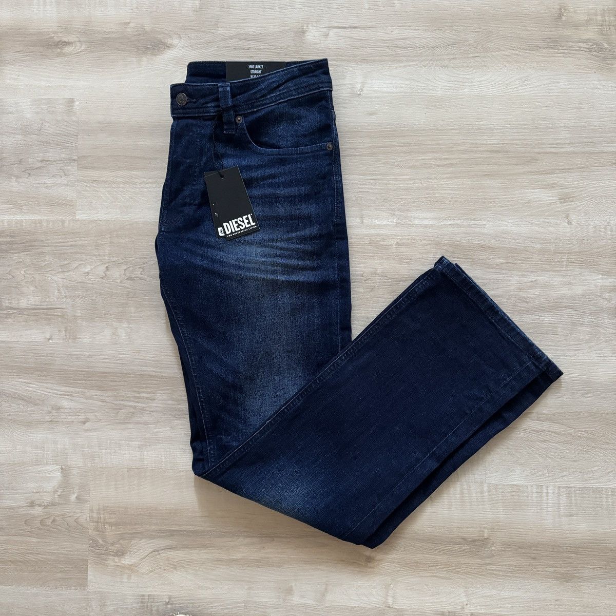 Diesel LARKEE デニム 正規品】Diesel 1985 Larkee 007Y6 ストレート