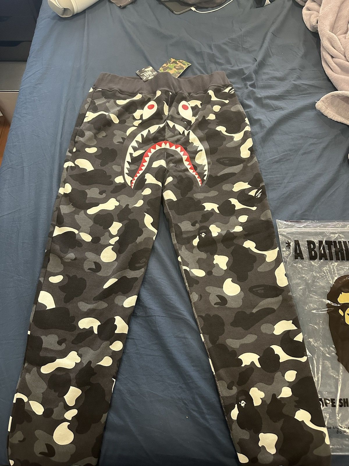 Bape Bape glow in the dark sweatpants Size US 33 - 3 Thumbnail