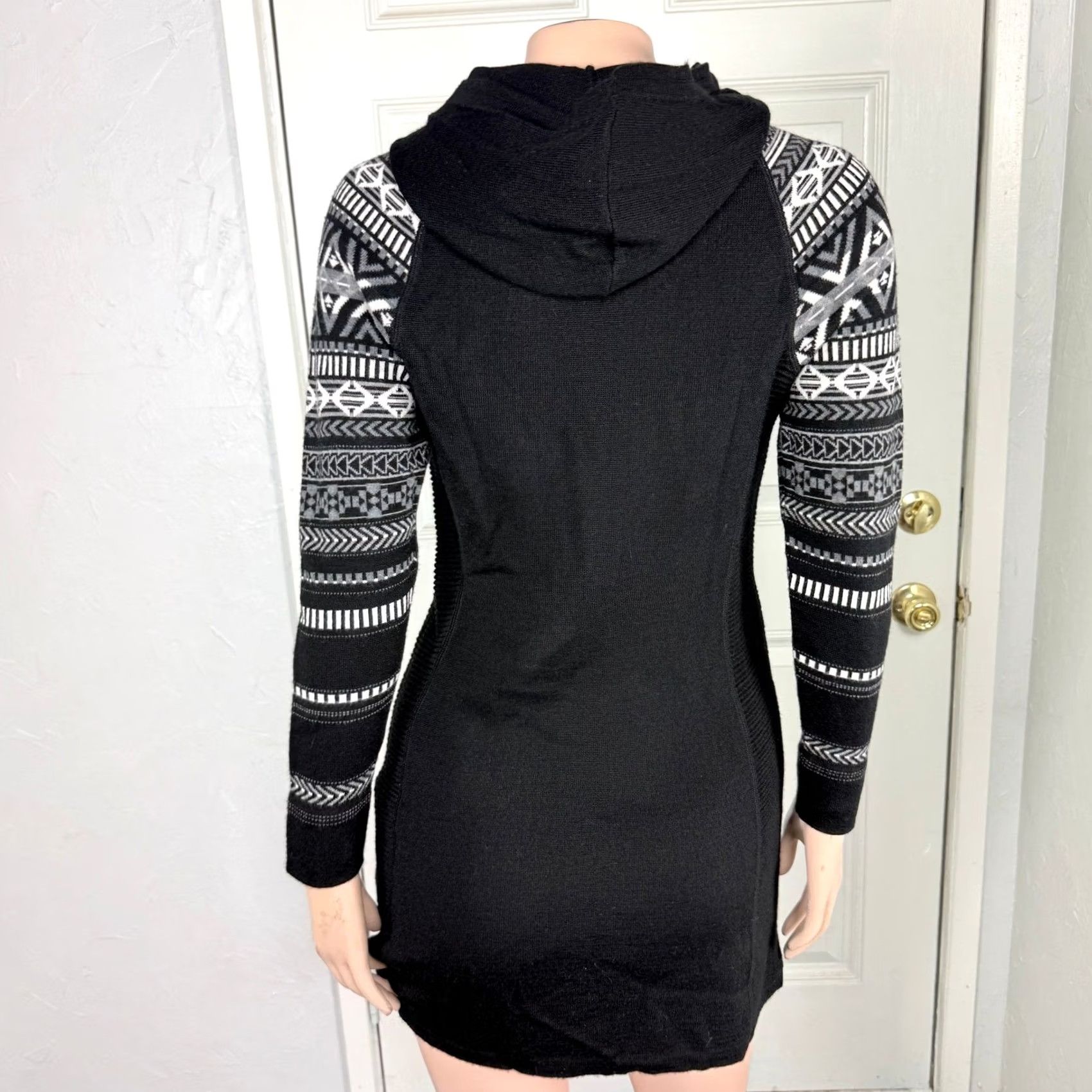 Vintage Krimson & Klover Dress Shift L/S Knit Merino Wool Winter Black 100% Wool Geometric Crew Neck Knee Length 45 Bust 42 Waist Womens Regular S FF29 Size S / US 4 / IT 40 - 3 Thumbnail