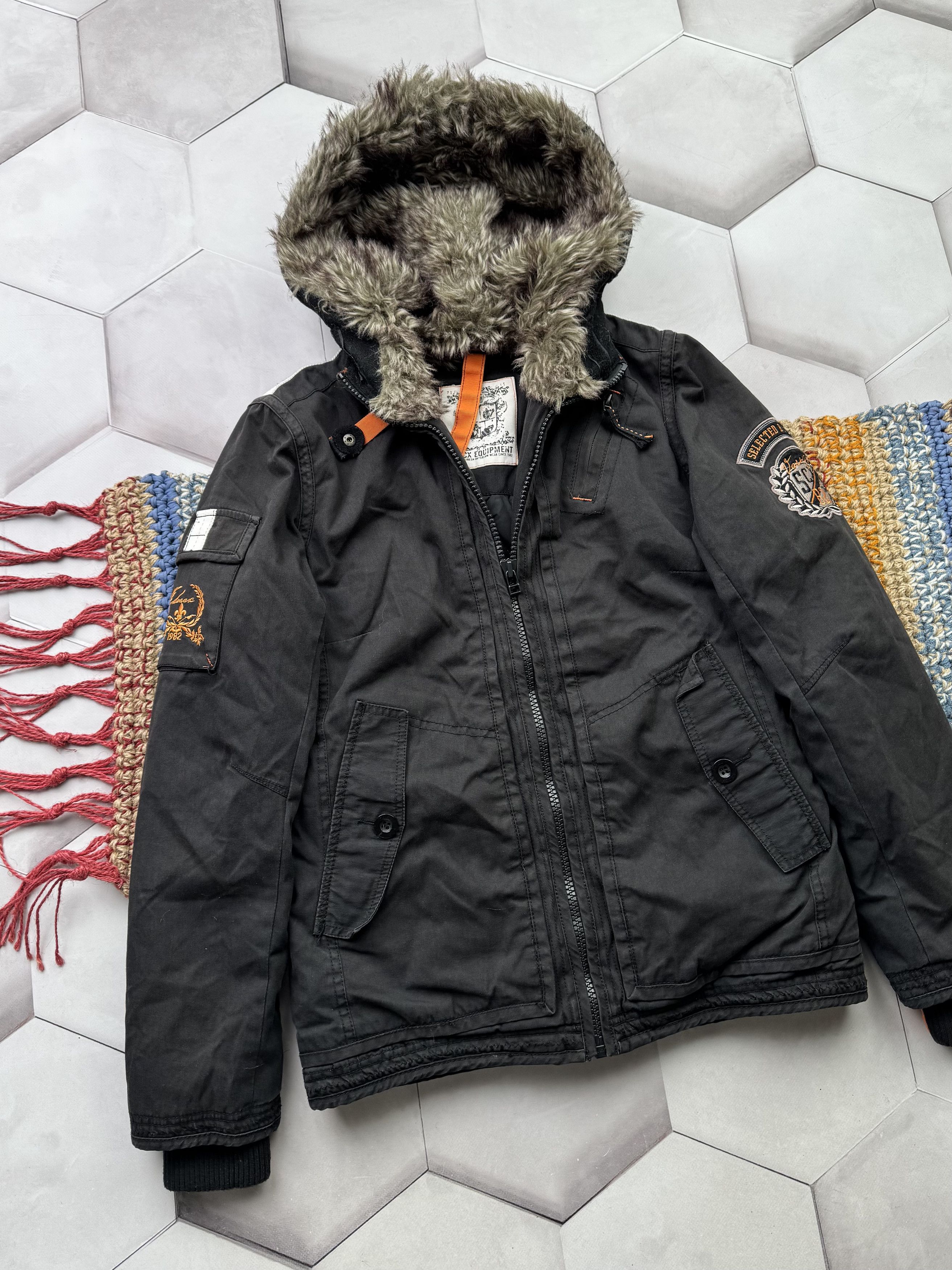Japanese Brand Vintage Cropped Jacket With Faux Fur Hood (E4) Size US S / EU 44-46 / 1 - 2 Thumbnail
