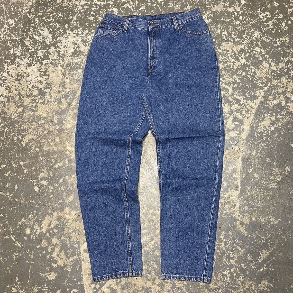 Levi's × Vintage Vintage Levi’s 550 Relaxed Fit Blue Denim Jeans 90s Size US 33 - 4 Thumbnail