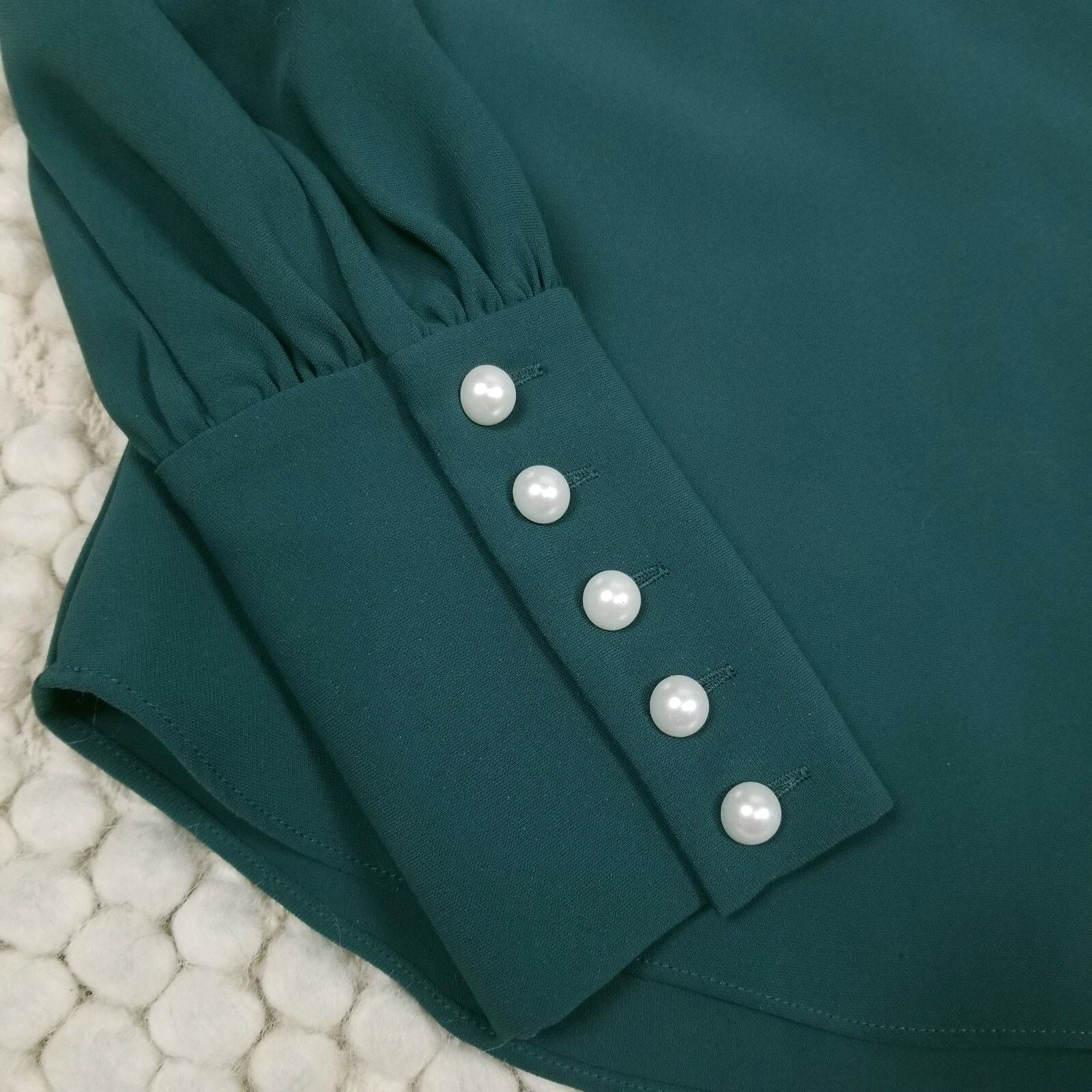 Amanda Uprichard Amanda Uprichard V-Neck Pearl Sleeve Blouse Green Sz Small Size S / US 4 / IT 40 - 9 Thumbnail
