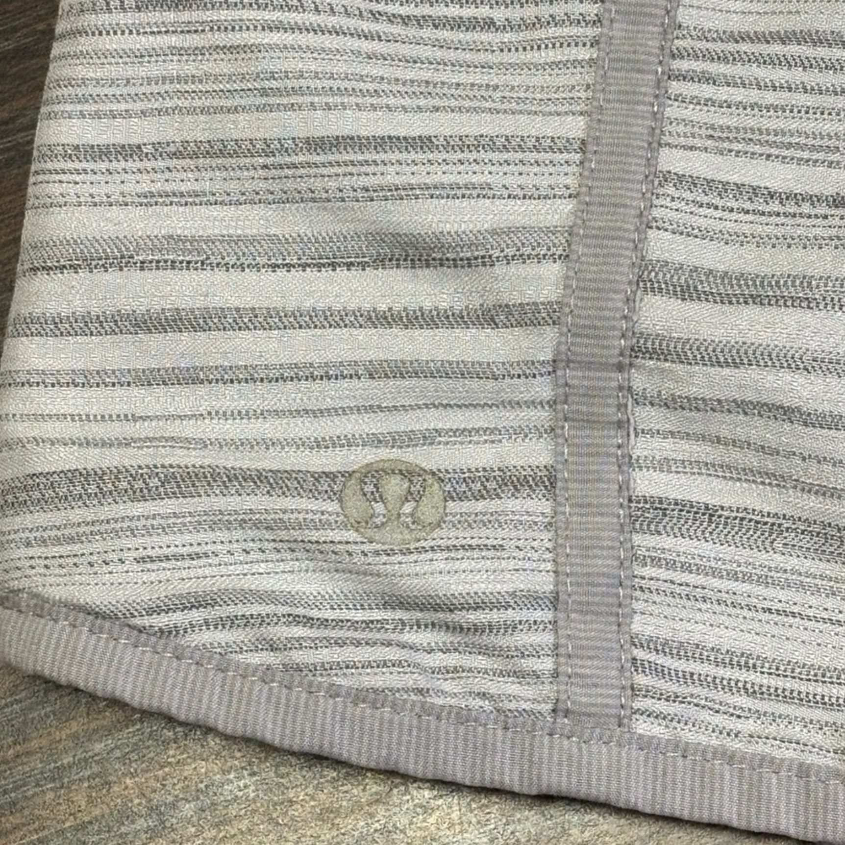 Lululemon Lululemon Tracker Shorts Gray Stripe Reflective Logo Size 6-8 Run Swift Womens 6 Gray Size 28" / US 6 / IT 42 - 3 Thumbnail