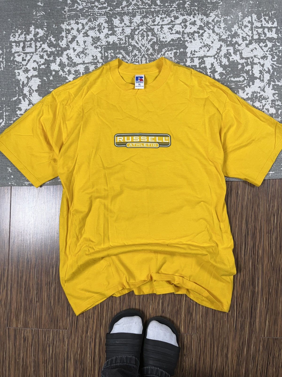 Russell Athletic × Vintage ➕ vintage 00s y2k Russell athletic logo t-shirt yellow Size US XL / EU 56 / 4 - 1 Thumbnail