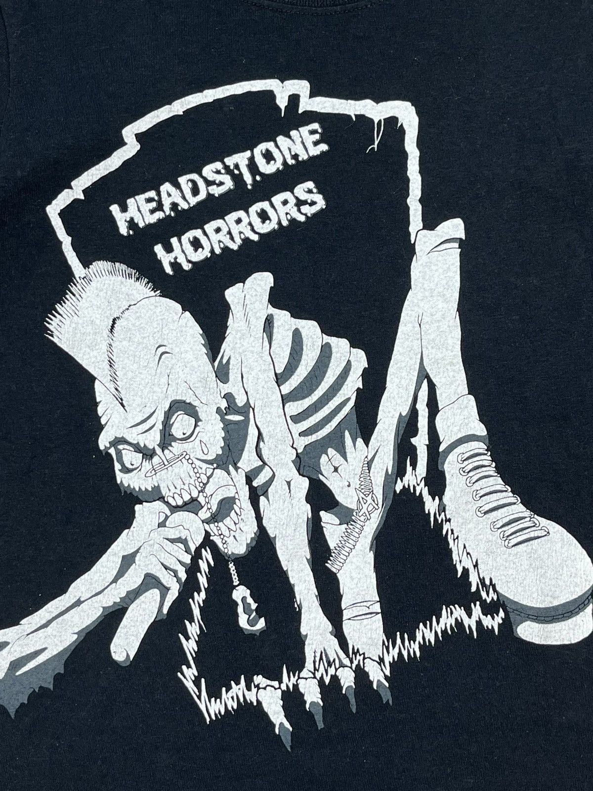Vintage Vintage Y2K Headstone Horrors logo tee size S streetwear Size US S / EU 44-46 / 1 - 3 Thumbnail