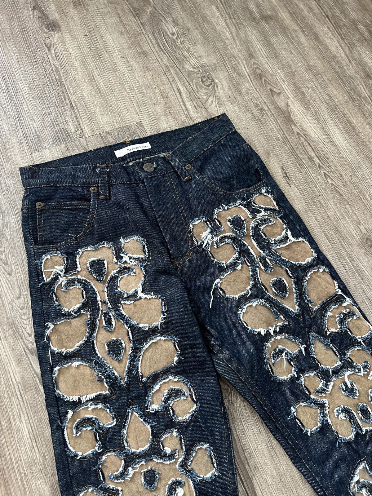 Japanese Brand Kyoichi Fujita Floral Leather Inlay Flare Denim Jeans y2k Size 26" / US 2 / IT 38 - 3 Thumbnail