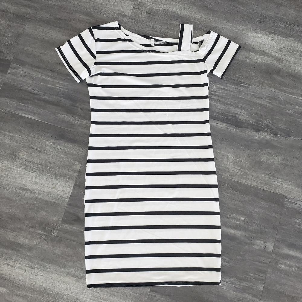 Designer White Black Striped Shoulder Strapped Mini Size S / US 4 / IT 40 - 1 Thumbnail