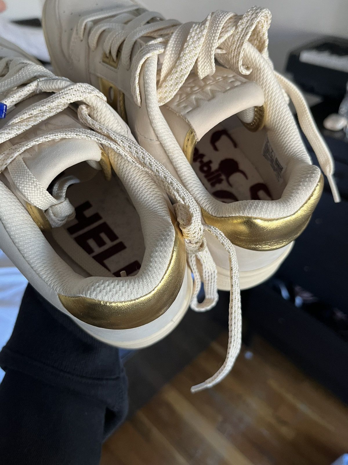 Saucony Saucony x Hommewrk Sonic low us9 beige and gold cream white Size US 9 / EU 42 - 4 Thumbnail