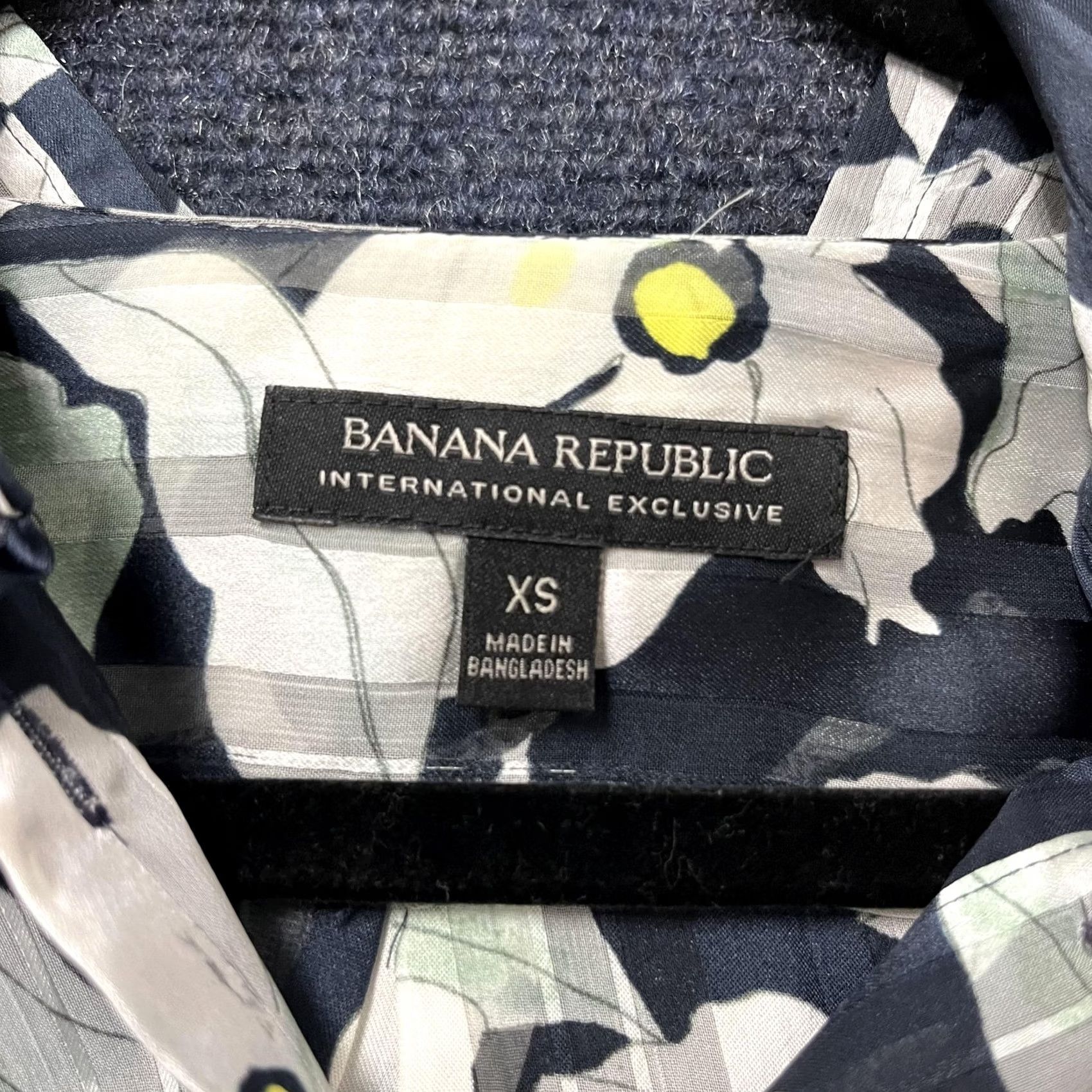 Banana Republic VINTAGE Banana Republic Shirt Womens XS Blue Floral Button Up Long Sleeve Top Size XS / US 0-2 / IT 36-38 - 3 Thumbnail