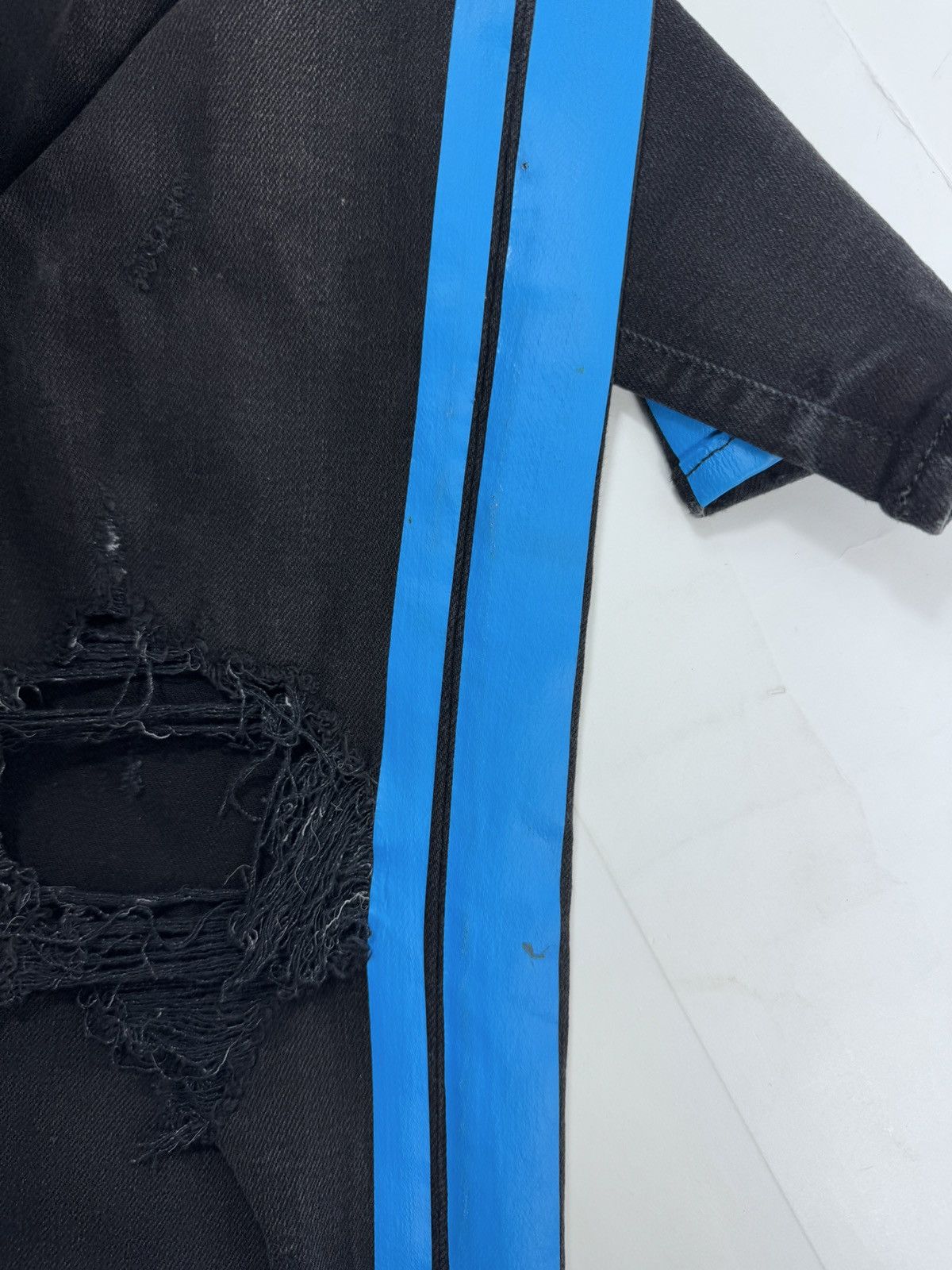 Amiri DISTRESSED DENIM JEANS Size US 32 / EU 48 - 3 Thumbnail