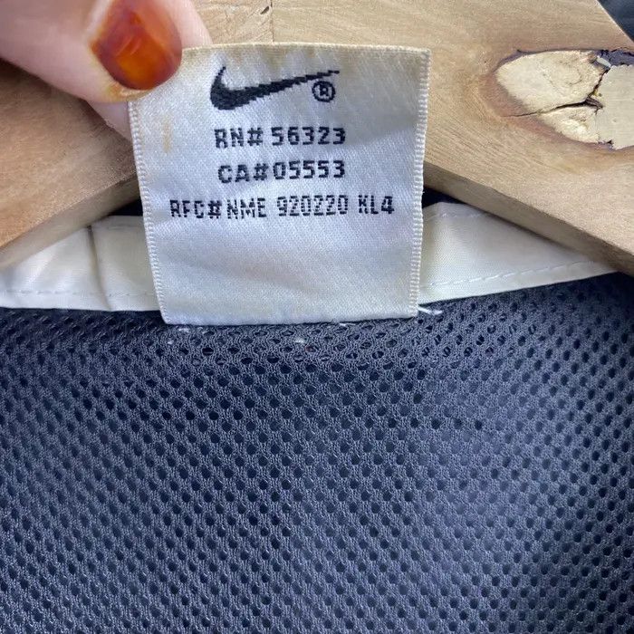 Nike Vtg 90’ NIKE SWOOSH LOGO Grey Tag Windbreaker Jacket Size US L / EU 52-54 / 3 - 7 Thumbnail