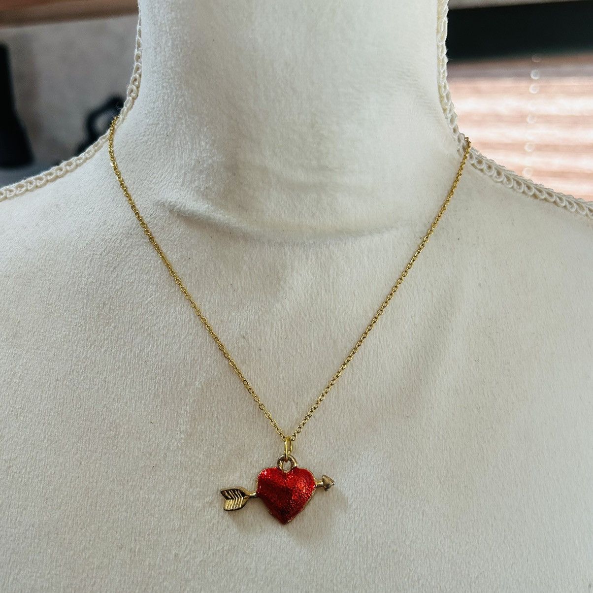 Vintage Vintage heart with arrow pendant on chain necklace Size ONE SIZE - 2 Thumbnail