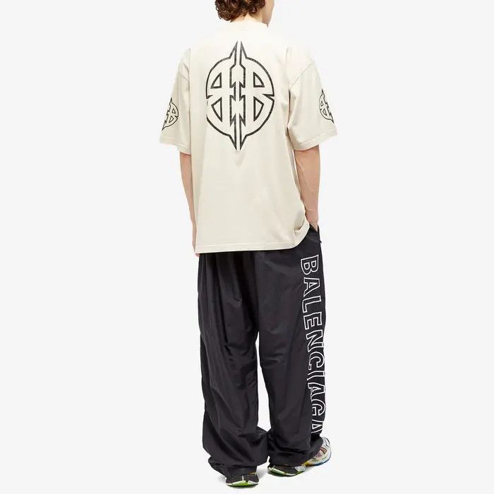 Balenciaga o1tr1nto1125 Metal BB Medium Fit T-Shirt in Beige Size US XXS / EU 40 - 4 Thumbnail