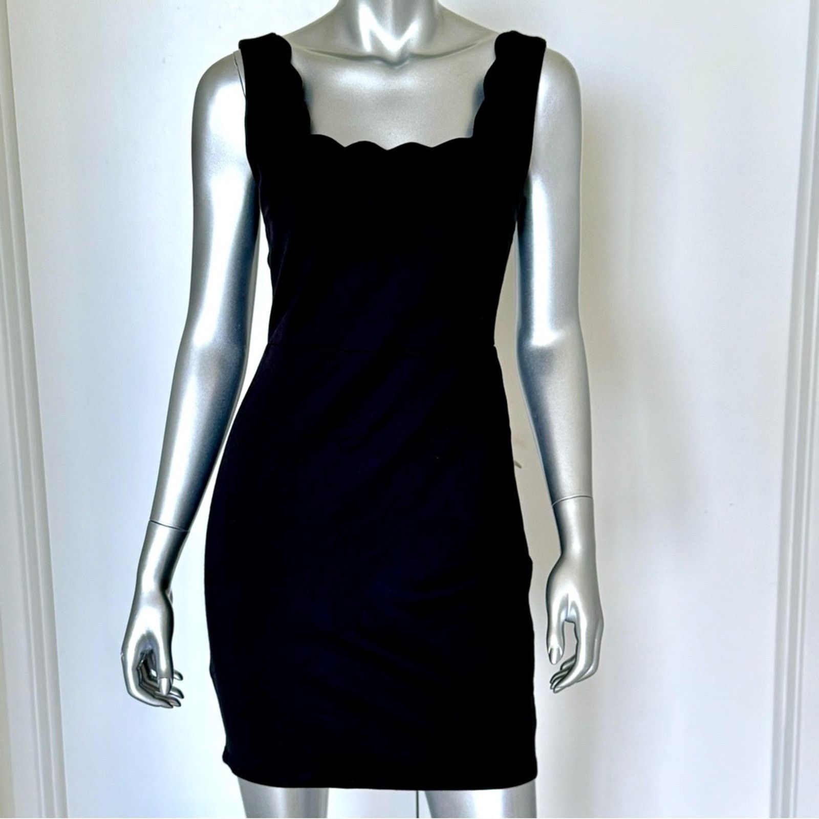 AQUARAMA AQUA Black Scalloped neckline dress, Size L Size L / US 10 / IT 46 - 1 Thumbnail