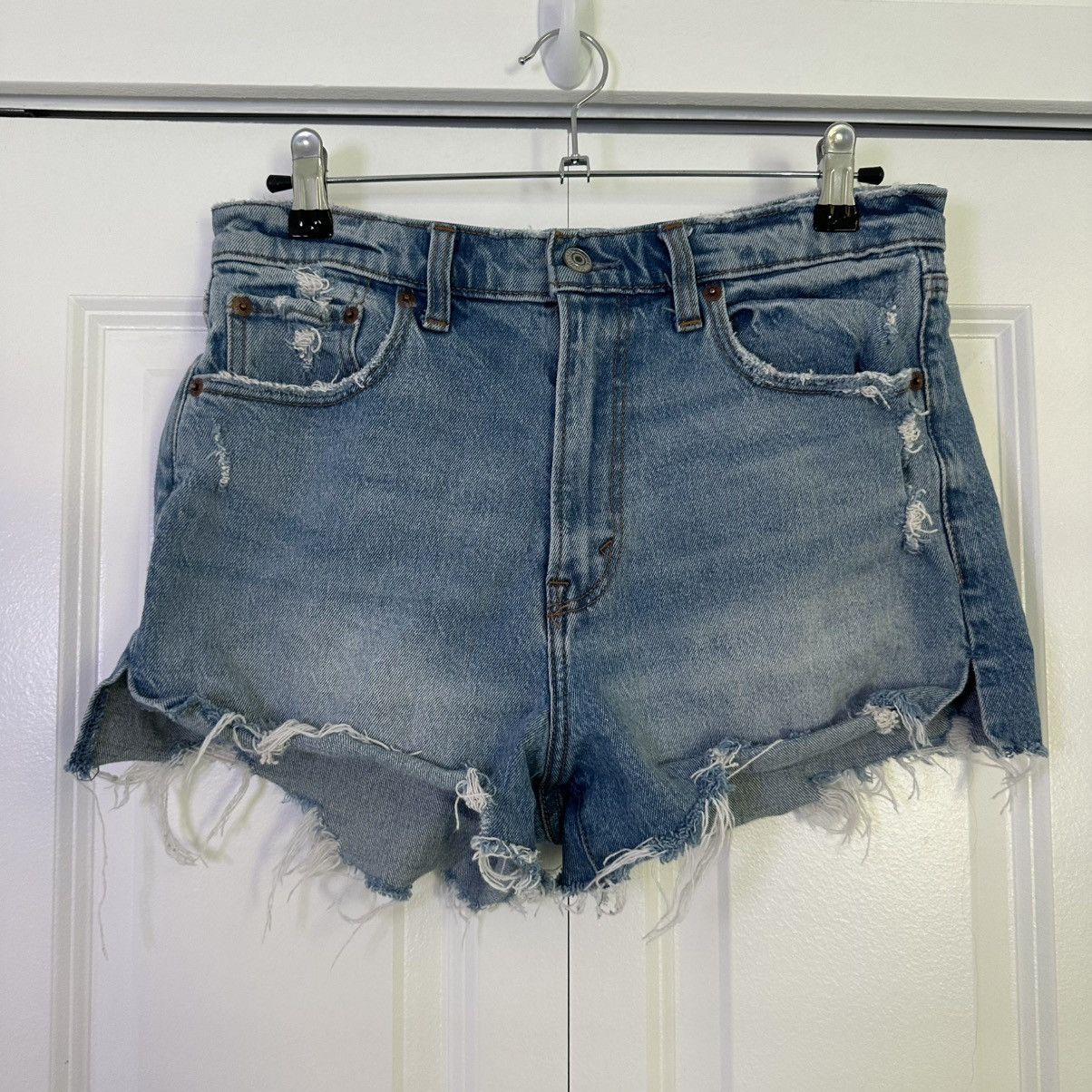 Abercrombie & Fitch Abercrombie & Fitch Distressed Mom Denim Shorts High Rise Size 29" - 1 Thumbnail