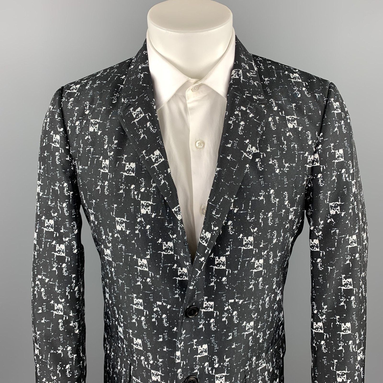 Calvin Klein Size 40 Black & White Print Polyester Sport Coat Size 40R - 2 Thumbnail