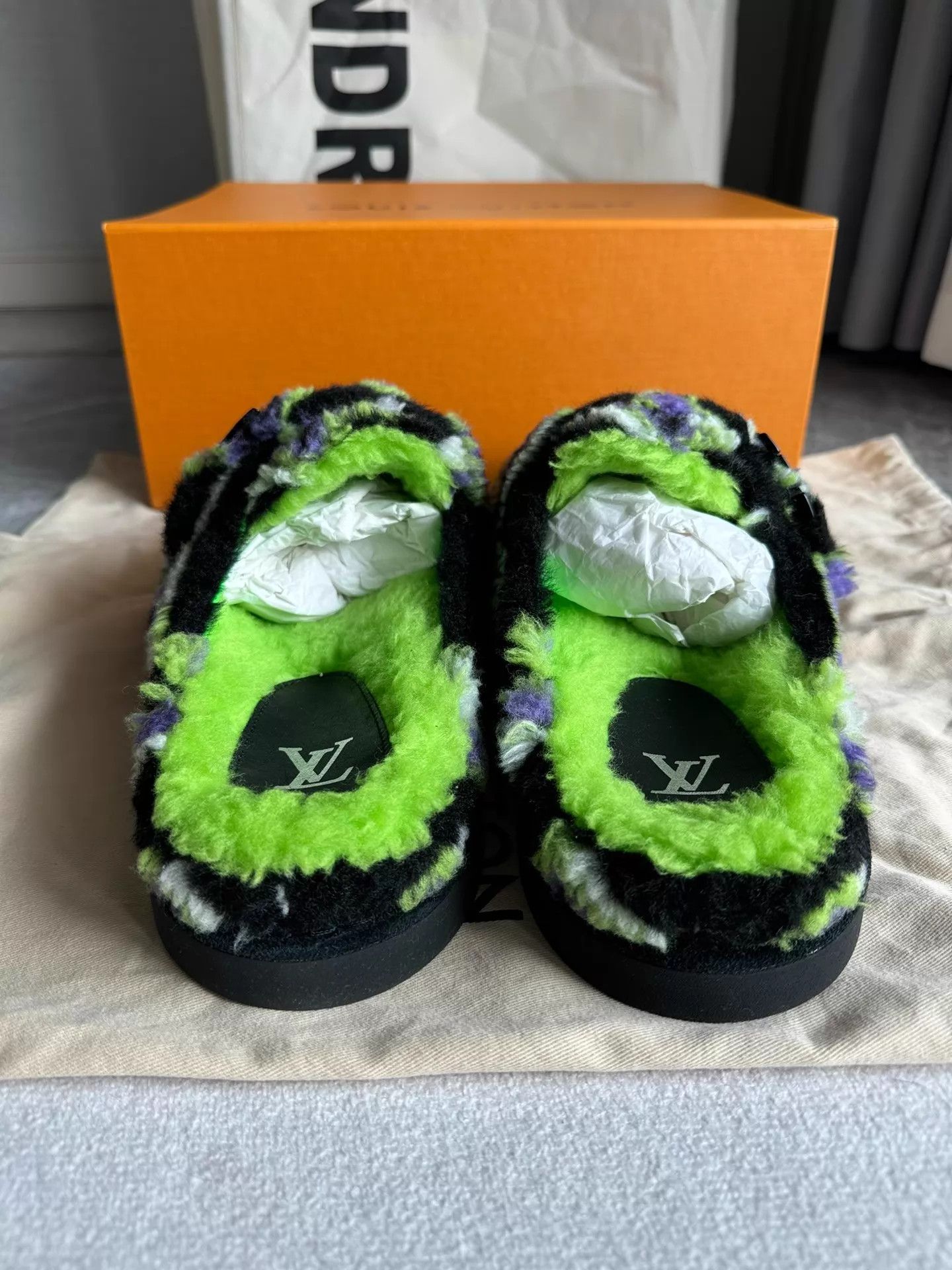 Louis Vuitton LV Easy All Over Logo Slippers 42 Black Green Size US 9 / EU 42 - 4 Thumbnail