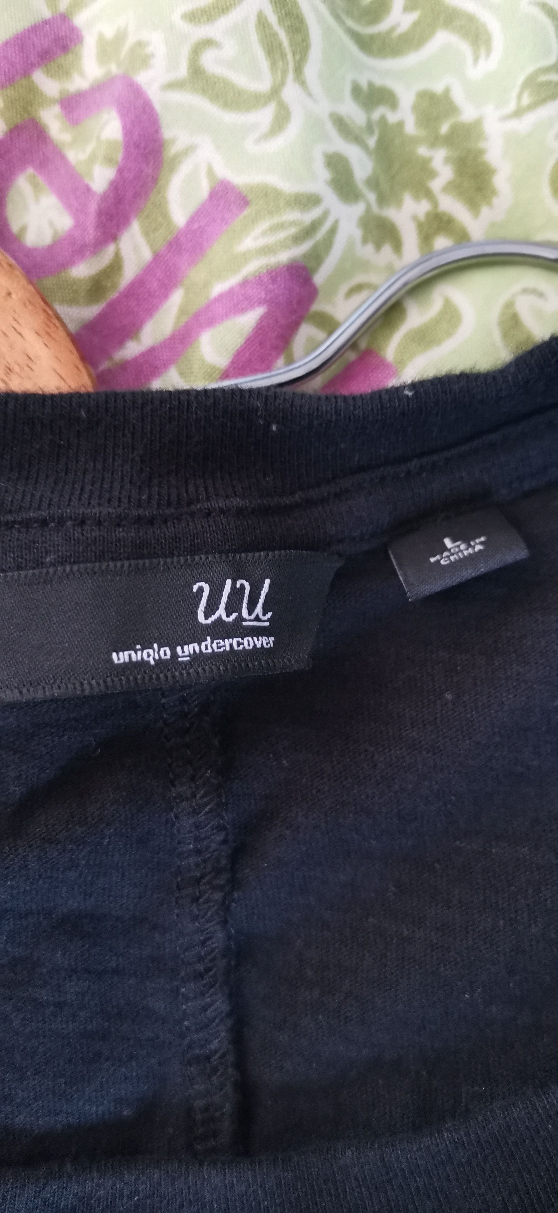 Undercover × Uniqlo RARE Undercover × Uniqlo UU Tee–Jun Takahashi Collab–Black L Size US L / EU 52-54 / 3 - 4 Thumbnail