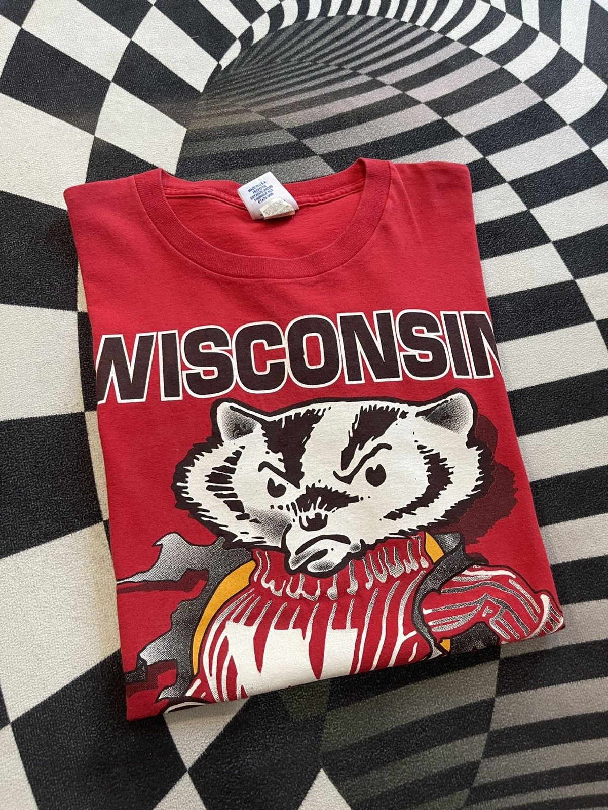 Vintage 🔥 Vintage 90s University of Wisconsin Badgers T-Shirt L Size US L / EU 52-54 / 3 - 1 Thumbnail