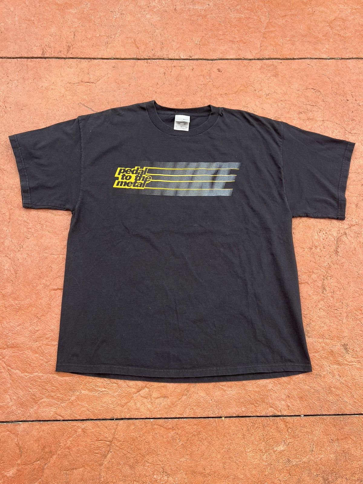 Nike Vintage Y2K Pedal to the Medal Boxy Nike Spell out Tee Size US XL / EU 56 / 4 - 1 Thumbnail