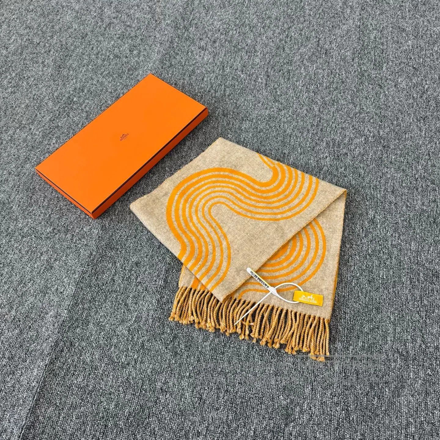 Hermes Hermes Wave pattern, cashmere, frills, scarf| Size ONE SIZE - 2 Thumbnail