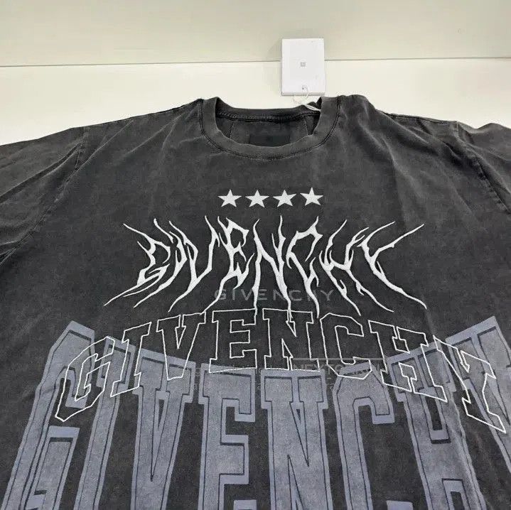 Givenchy Givenchy FW22 Logo Print Crewneck Short-Sleeve T-Shirt. Size US S / EU 44-46 / 1 - 8 Thumbnail