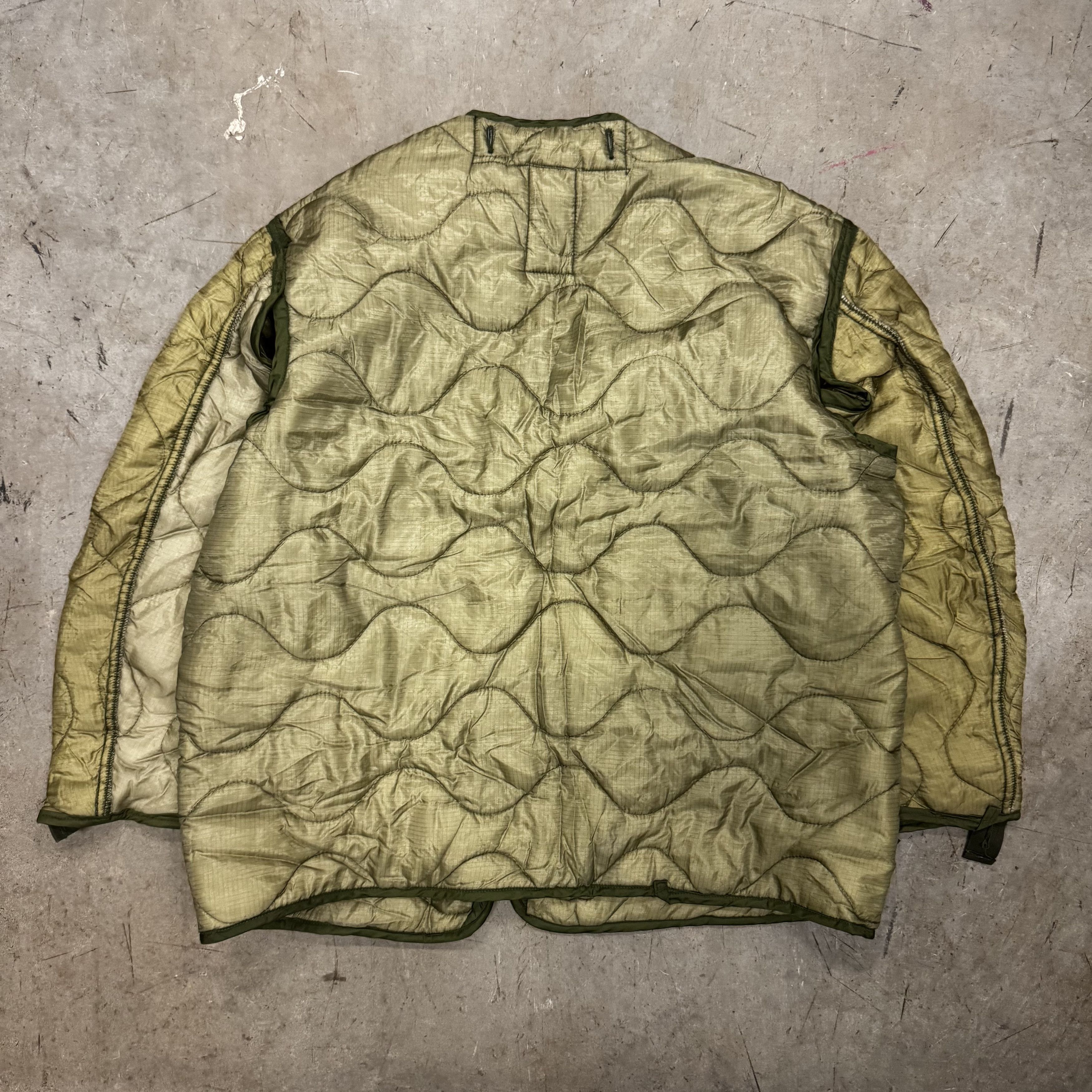 Vintage VTG Military Army Surplus Quilted Liner Jacket Lightweight M Size US M / EU 48-50 / 2 - 2 Thumbnail