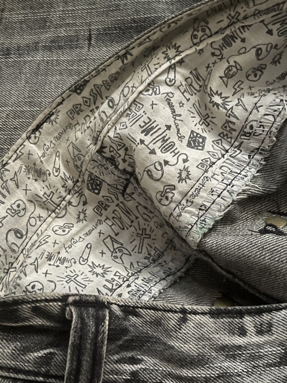 Le Grande Bleu (L.G.B.) ⚡️Trashed⚡️Vintage Japan Grunge Light Grey Distressed Jeans Size US 33 - 7 Thumbnail