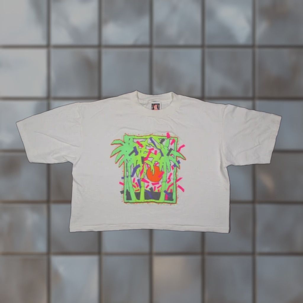 Vintage VINTAGE Fun N Sun Women's White Cropped Graphic T-Shirt Short Sleeve 90s Retro Size ONE SIZE - 1 Thumbnail