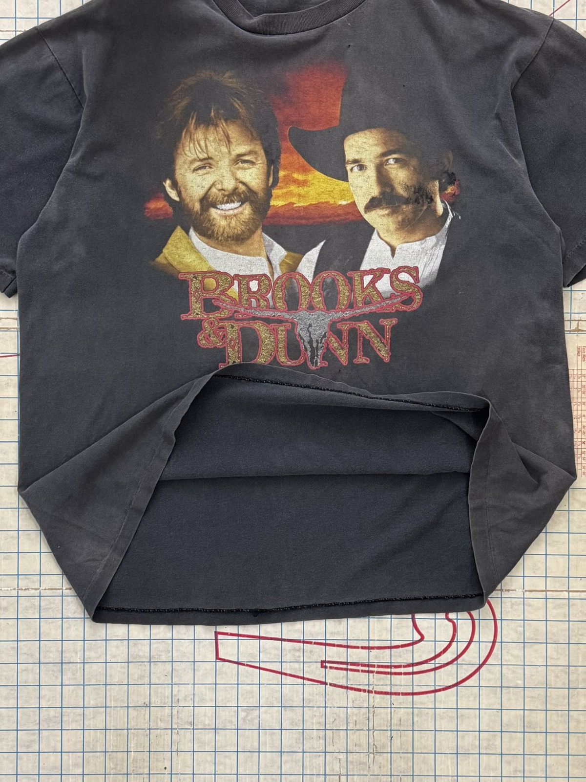 Band Tees × Vintage Vintage Brooks & Dunn Faded Black Waiting On Sundown Tour Te Size US XXL / EU 58 / 5 - 11 Thumbnail