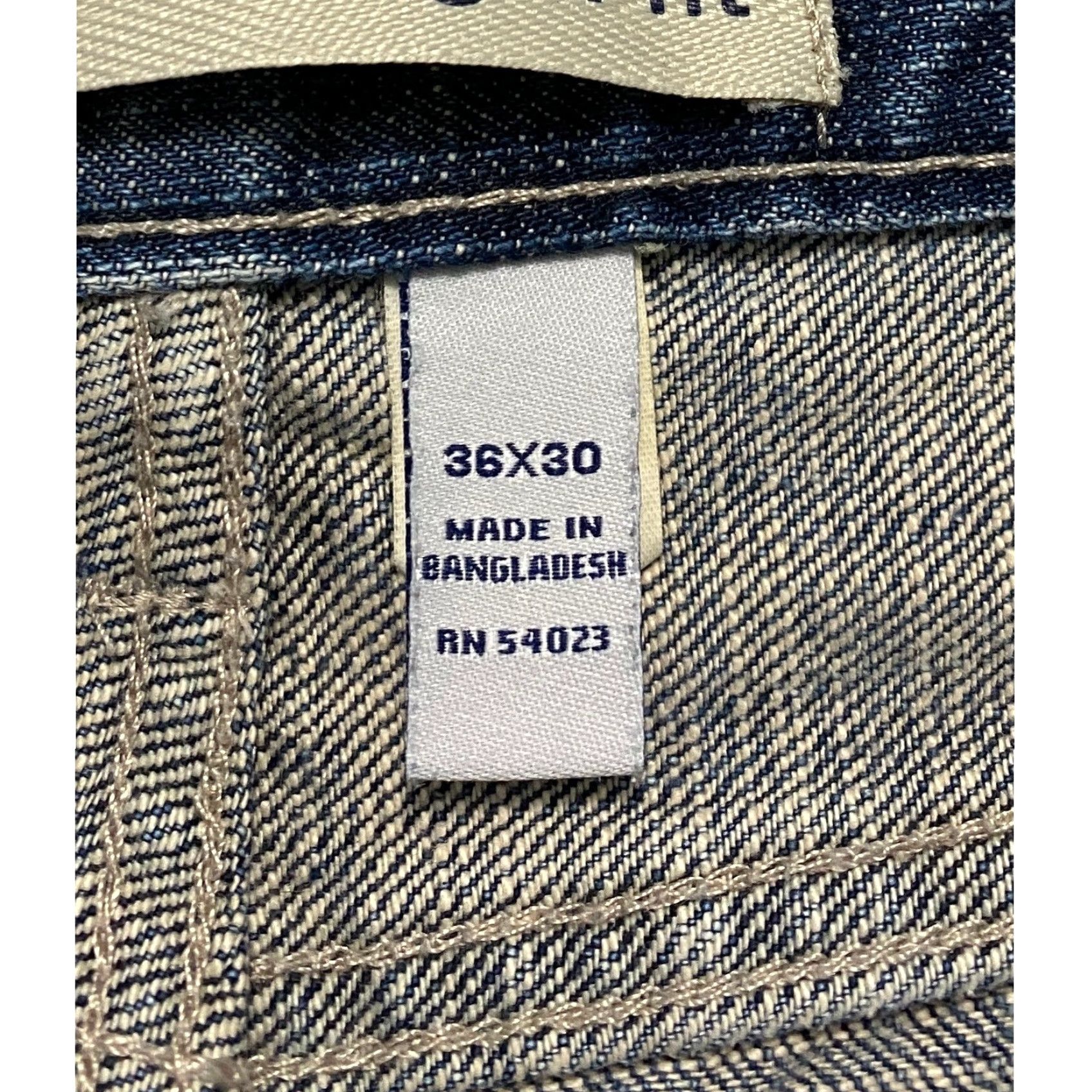 Gap Gap Jeans Men 36x30 Blue 100 % Cotton Straight Mid Rise 5-Pocket Denim Button Zipper Regular Inseam 30 in Distressed Logo Classic Casual Size US 36 / EU 52 - 6 Thumbnail