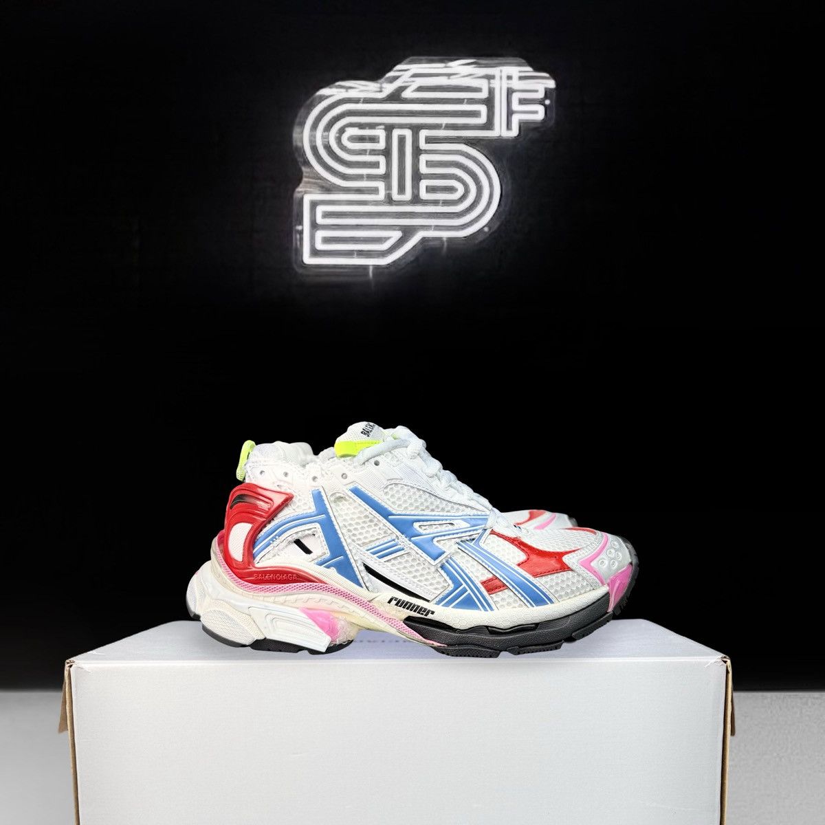 Balenciaga Balenciaga Runner White/Blue/Red Size US 6.5 / EU 39-40 - 1 Thumbnail