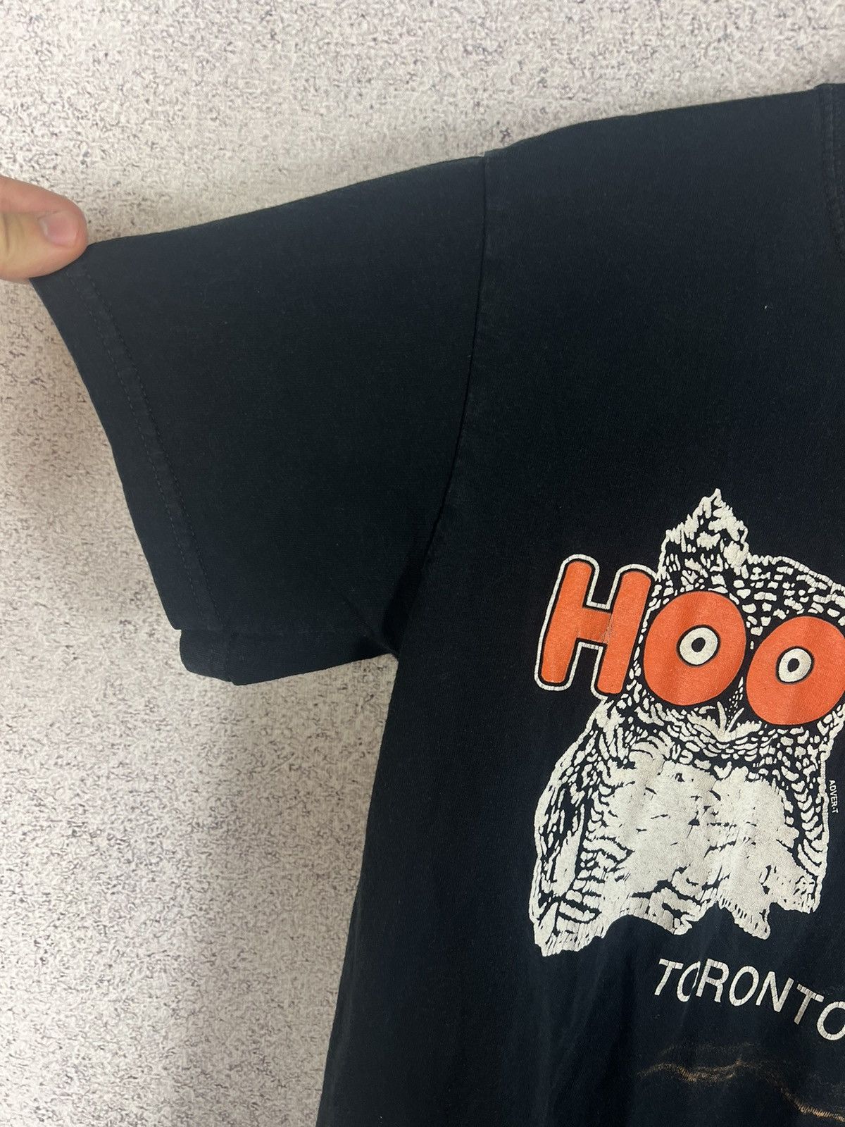 Vintage Vintage Hooters Canada Toronto T-Shirt Y2K Tee Size US S / EU 44-46 / 1 - 8 Thumbnail