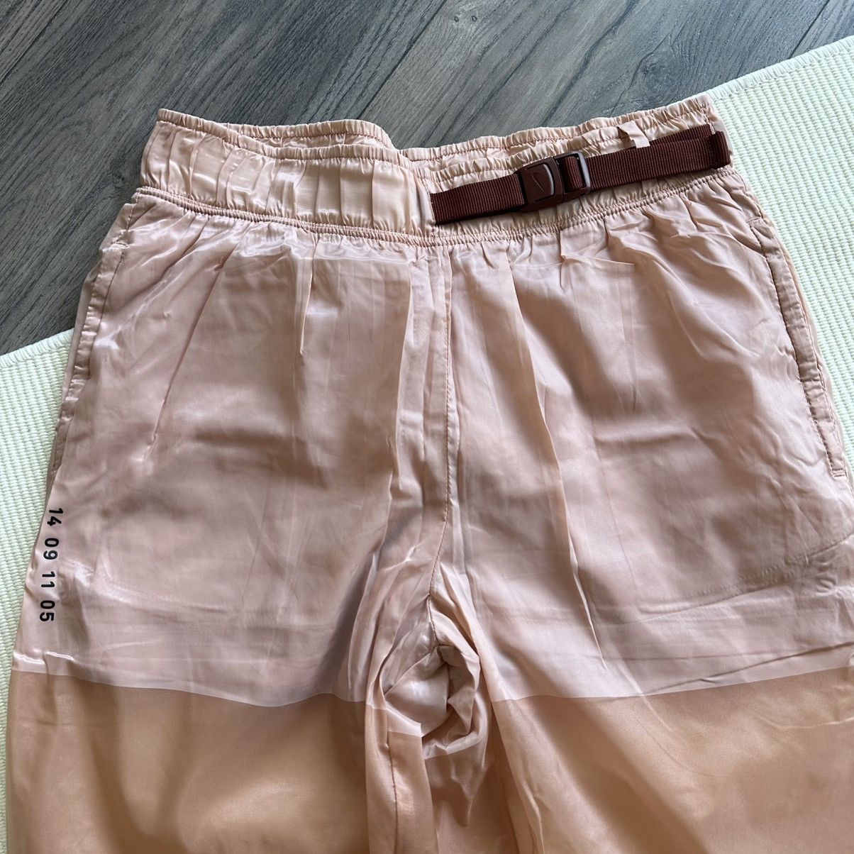 Nike Nike Rose Gold Clay Tech Pack Sheer Woven Track Pants Size 27" / US 4 / IT 40 - 3 Thumbnail