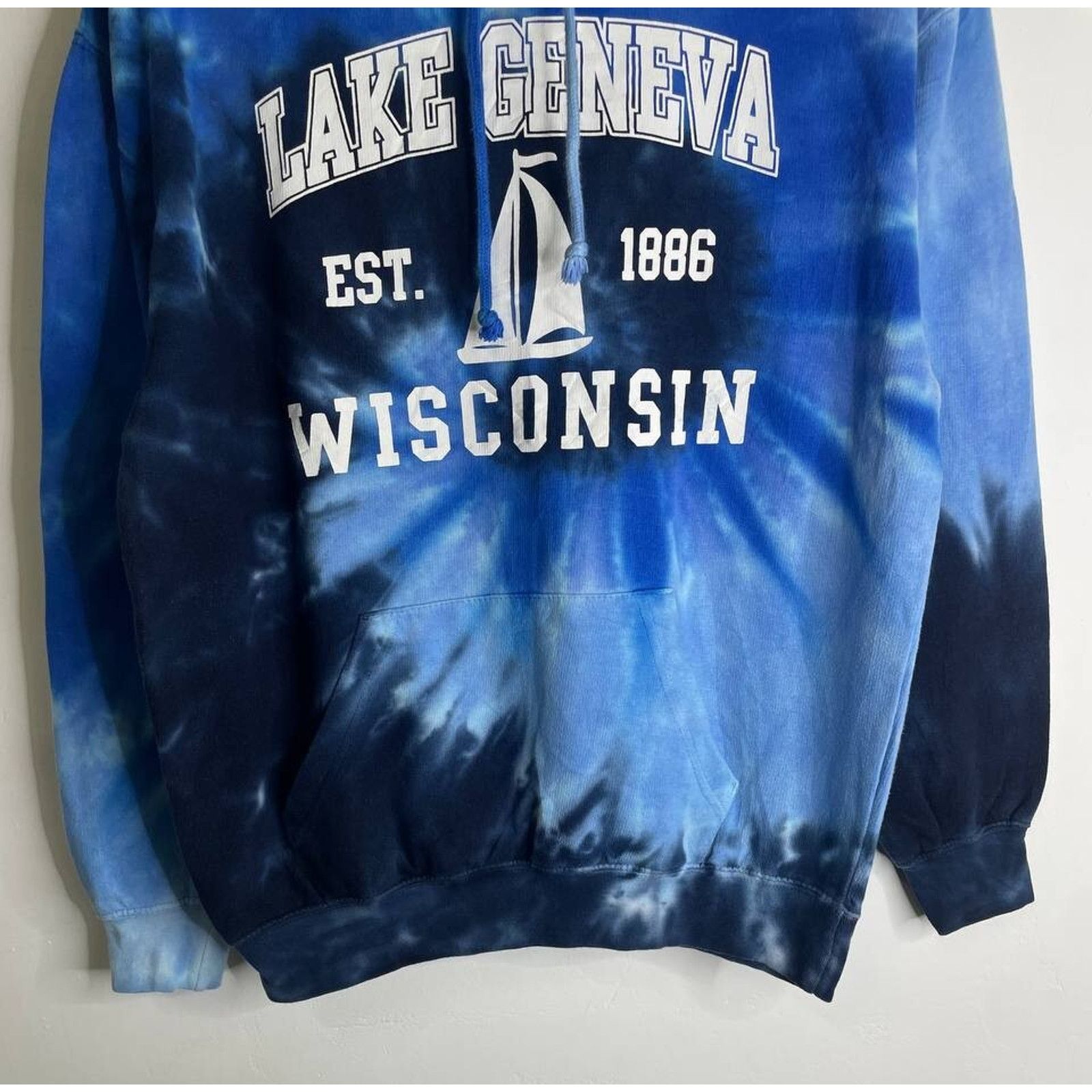 Vintage Vintage Lake Geneva Wisconsin Tie Dye Hoodie Sailboat Size M Size US M / EU 48-50 / 2 - 5 Thumbnail