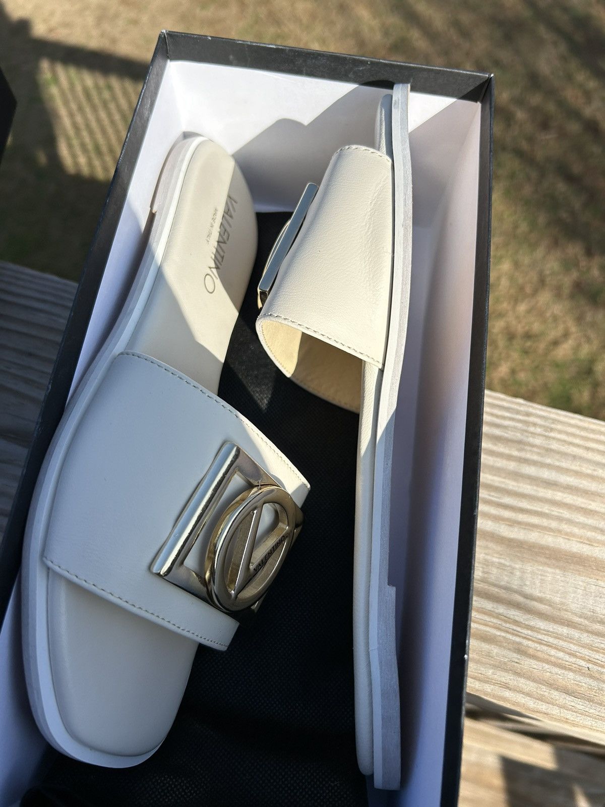 Valentino Valentino White Slide Sandals with Gold Logo Size US 8 / IT 38 - 4 Thumbnail