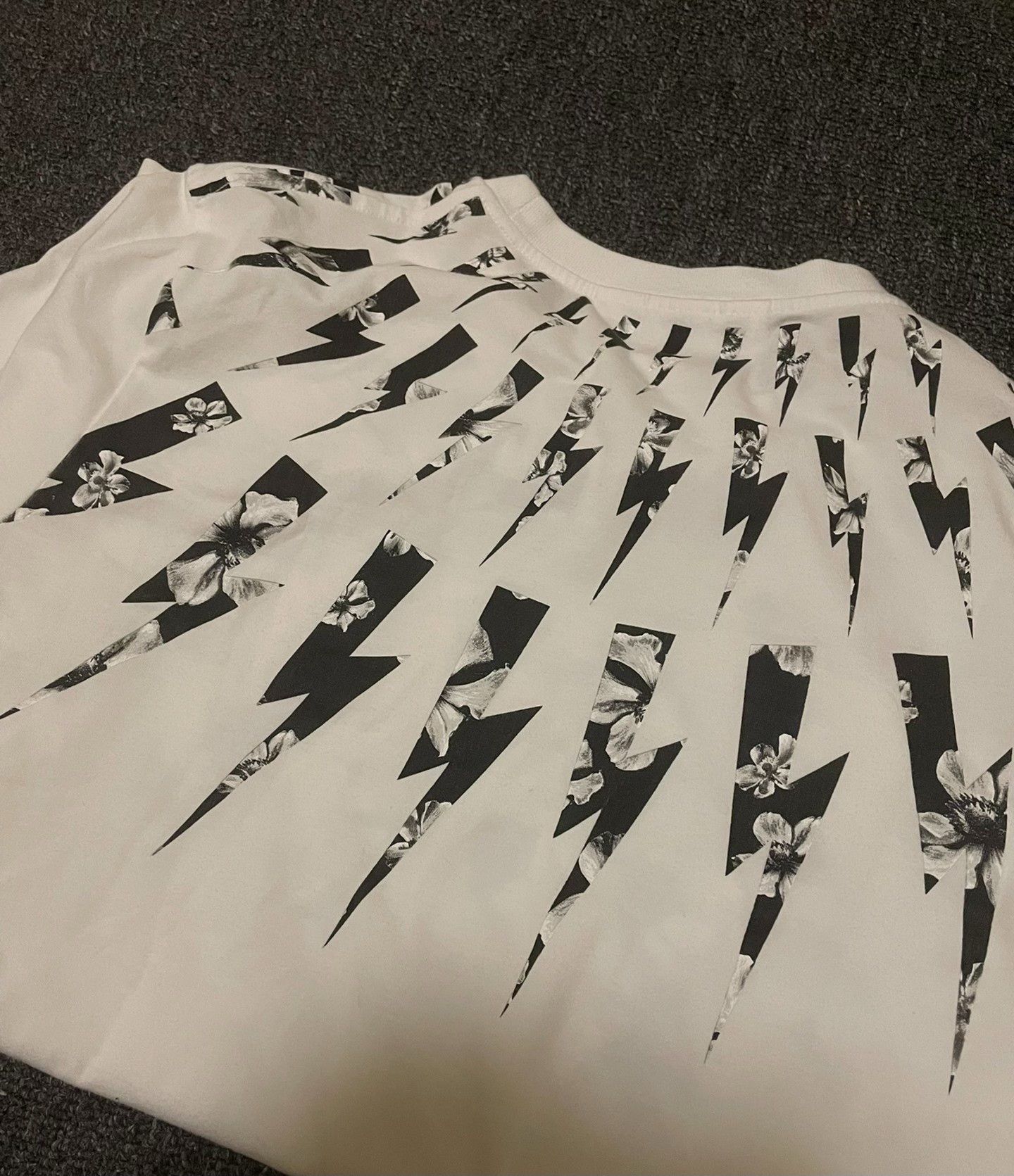 Neil Barrett Neil Barrett White T-shirt lightning bolt SizeXS Size US XS / EU 42 / 0 - 4 Thumbnail