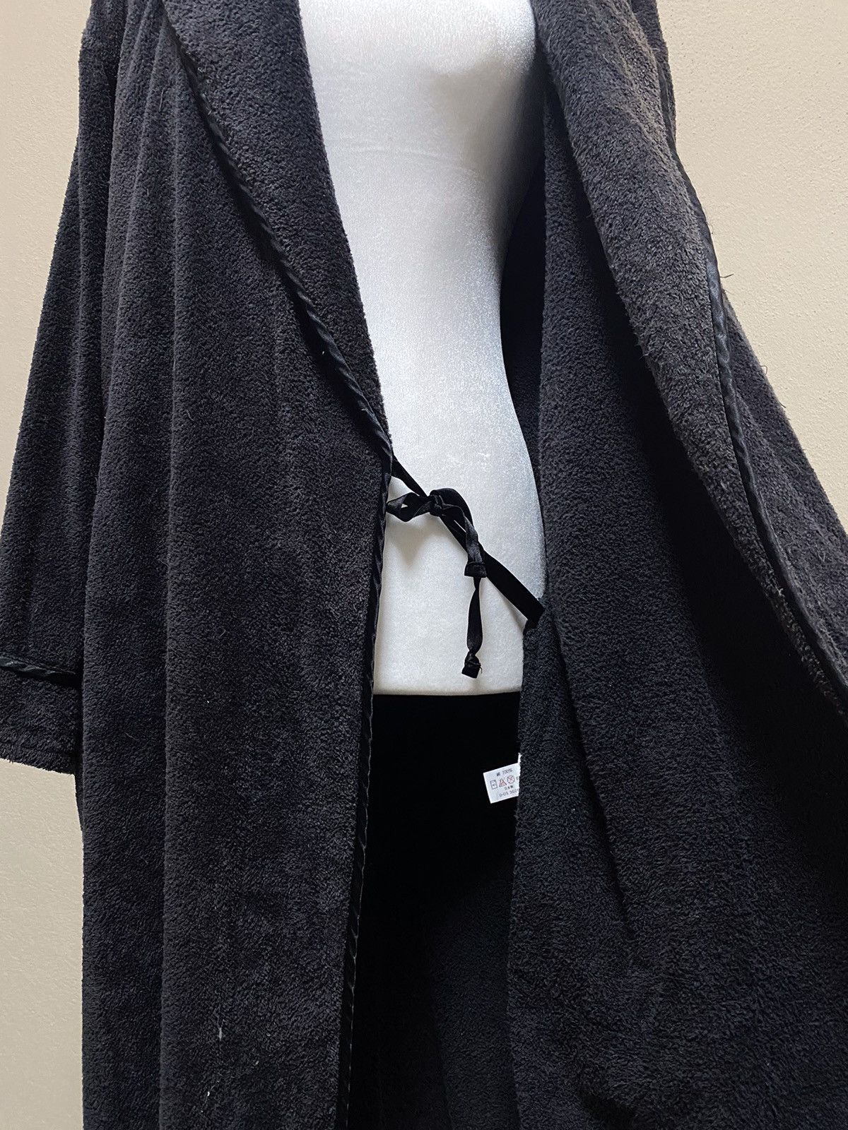Balenciaga OS Unisex Balenciaga Towel Trench Embroided Logo One Pocket Size US M / EU 48-50 / 2 - 5 Thumbnail