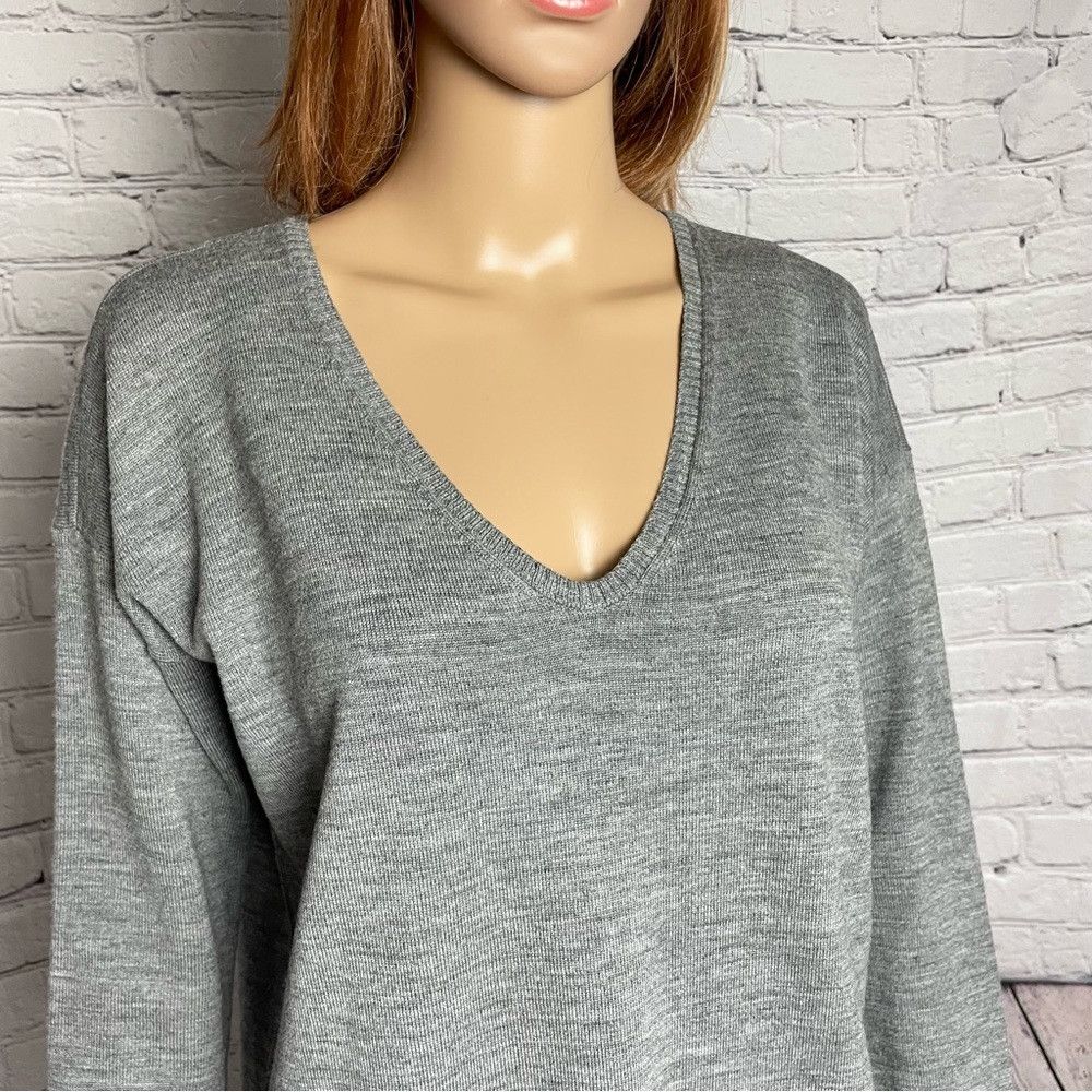 Ann Taylor Ann Taylor Extra Fine Merino Wool V-Neck Grey Tunic Sweater Size M / US 6-8 / IT 42-44 - 2 Thumbnail