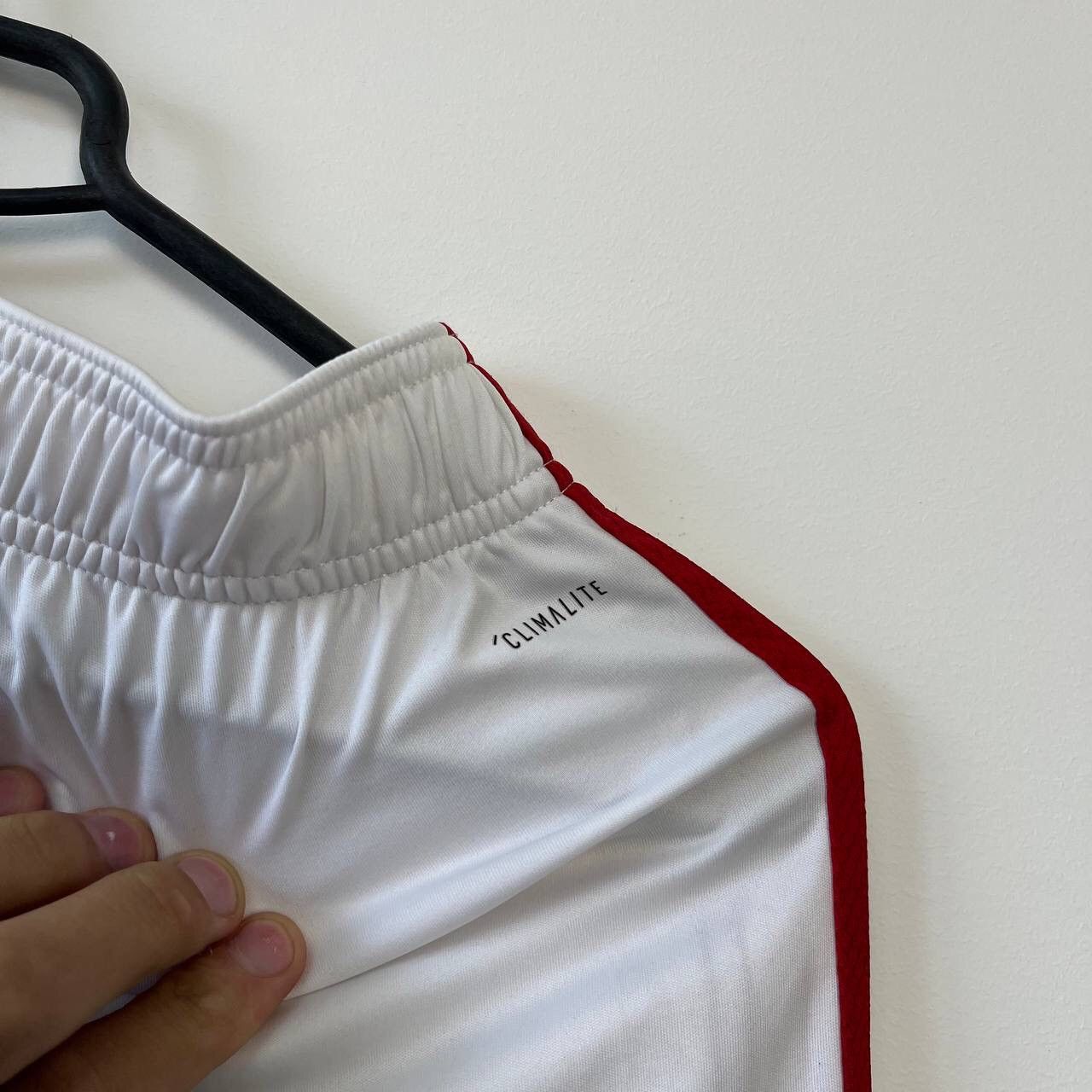 Adidas Adidas Manchester United White Shorts Size S Size US 33 - 13 Thumbnail
