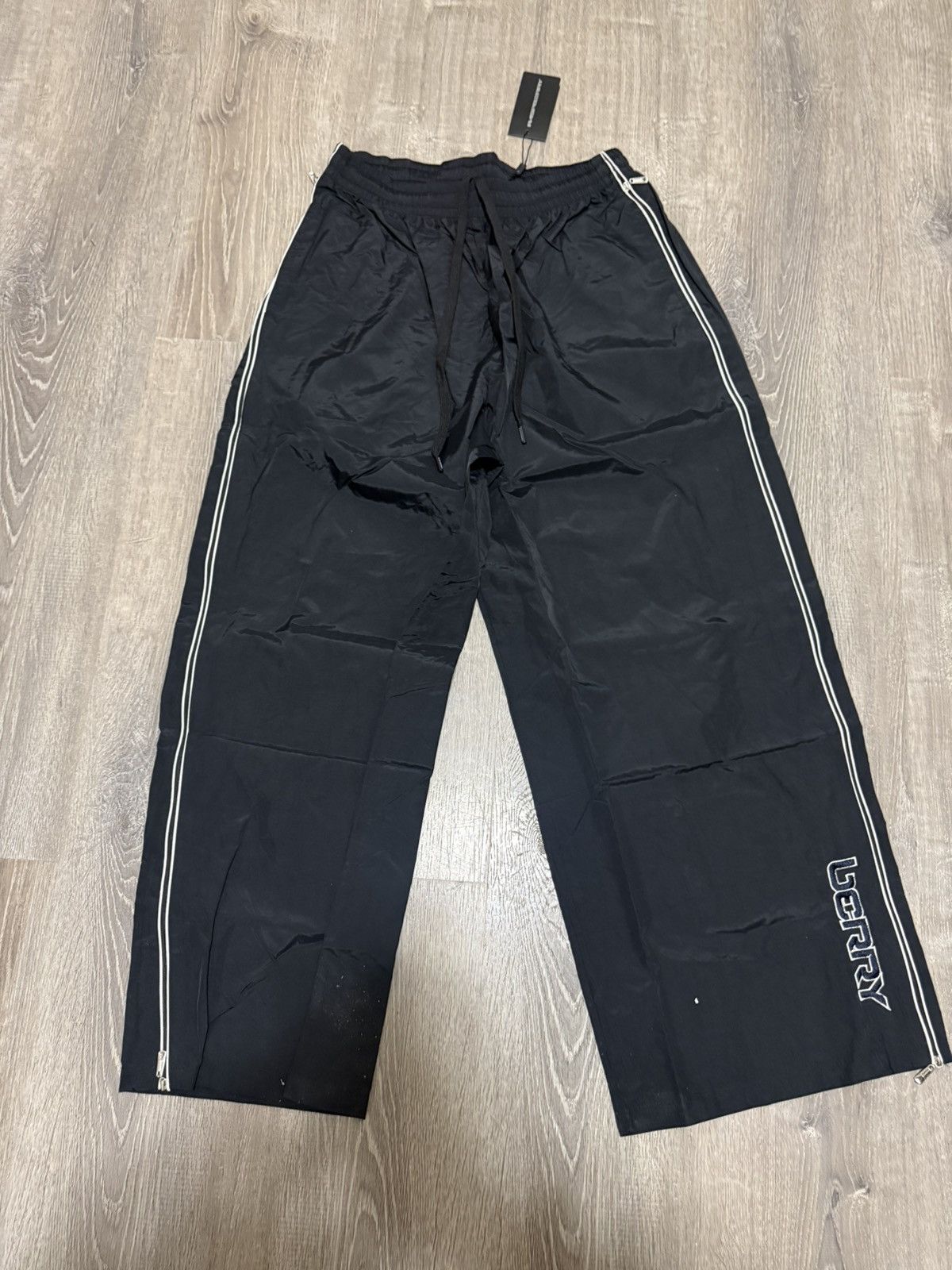 The GV Gallery GV Gallery Raspberry Hills D Will Sweats Size Medium Size US 33 - 1 Thumbnail