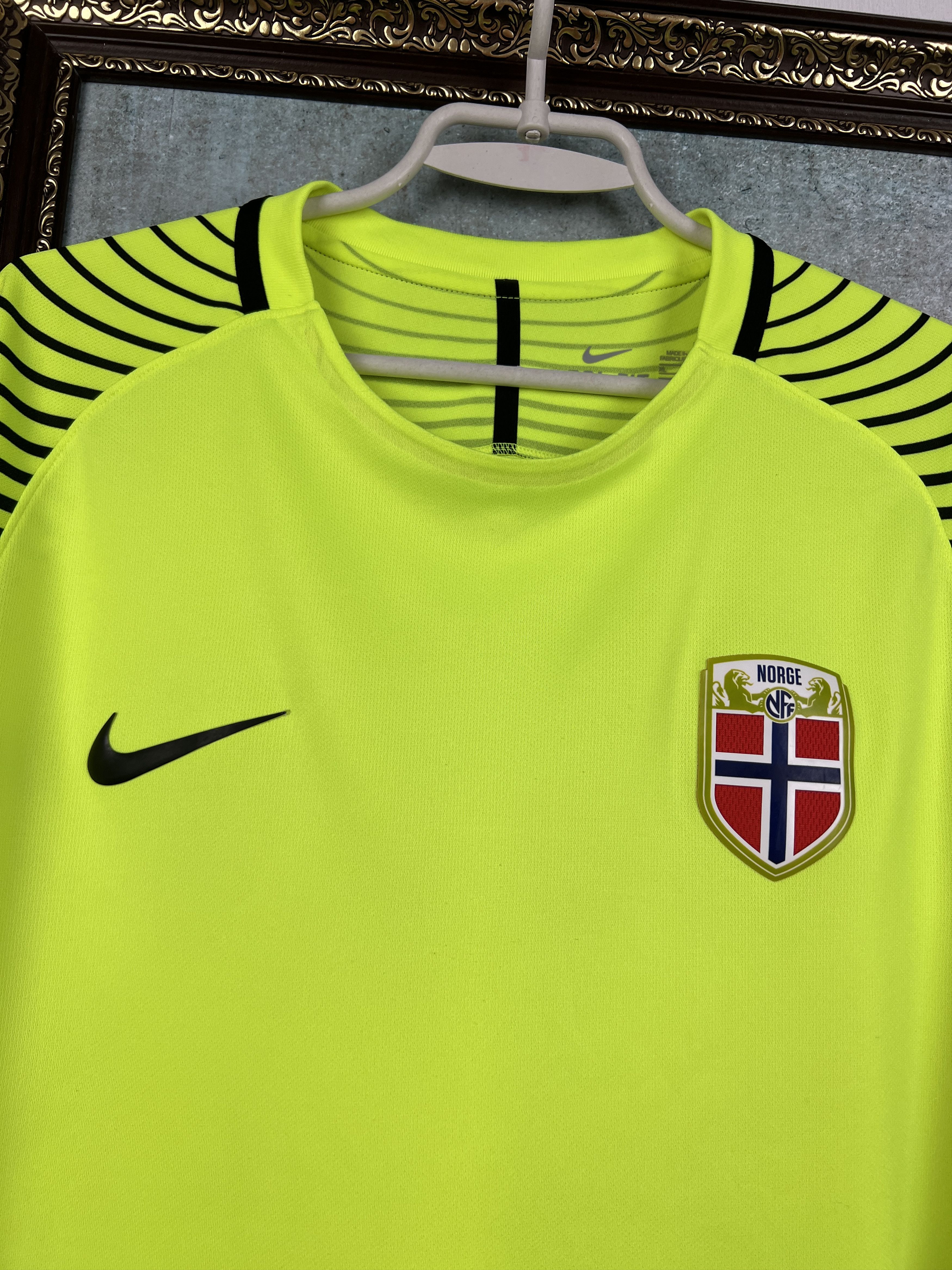 Nike Norway Goalkeeper football shirt Soccer Player Issue Jersey Size US XL / EU 56 / 4 - 3 Thumbnail