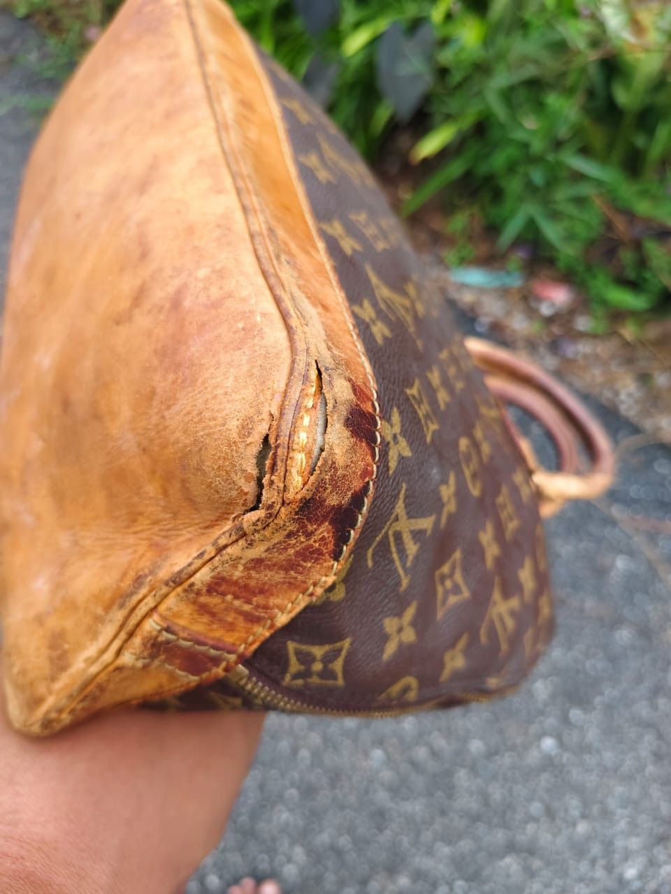 Louis Vuitton Authentic Vintage Louis Vuitton Alma PM DEFECTTED JUNK Size ONE SIZE - 4 Thumbnail