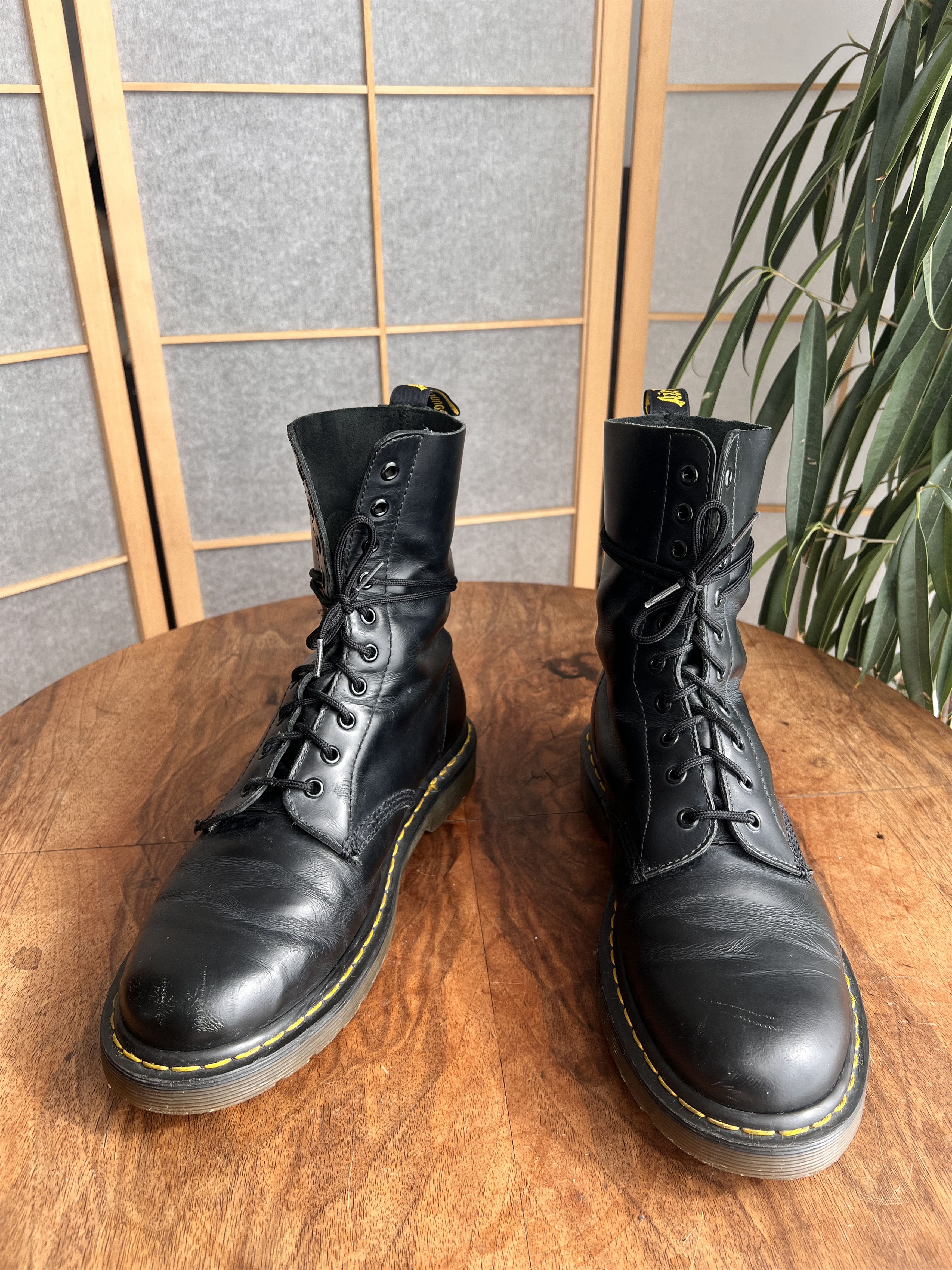 Dr. Martens Crazy! Dr. Martens 1490 Black Leather Lace Up boots 10 eye Size US 9.5 / EU 42-43 - 8 Thumbnail