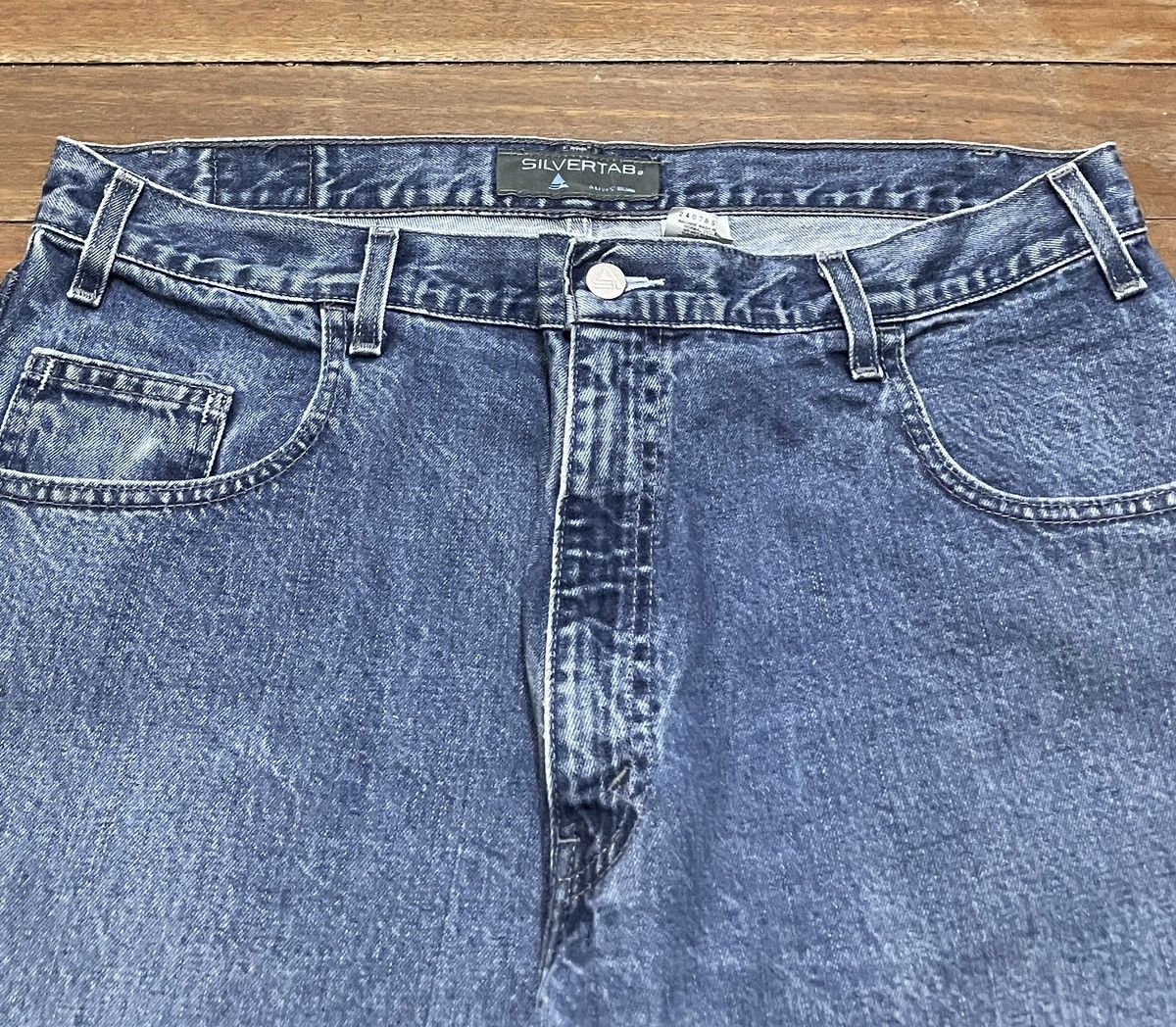 Rare Vintage Brand Levis SilverTab Baggy Jeans 2000s