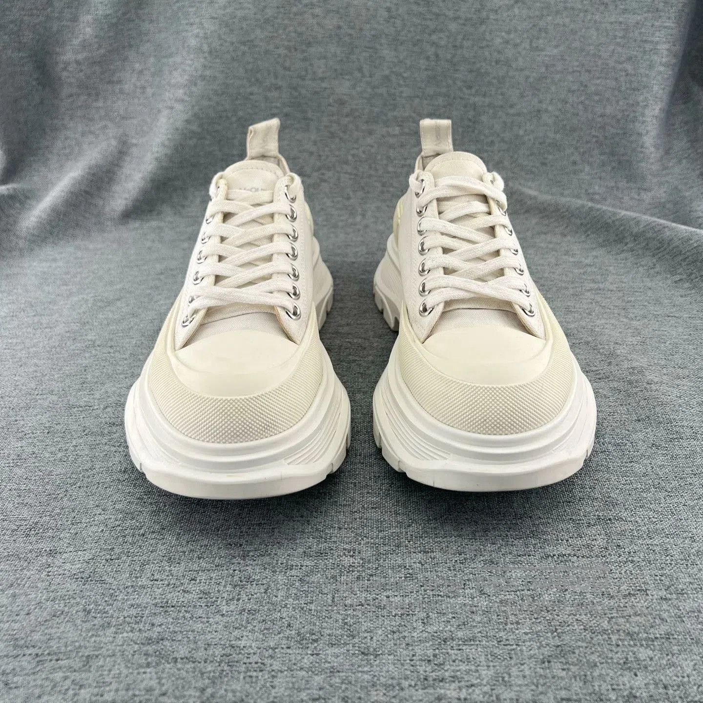 Alexander McQueen Alexander McQueen Low-Top Sneakers. Size US 5 / IT 35 - 2 Thumbnail