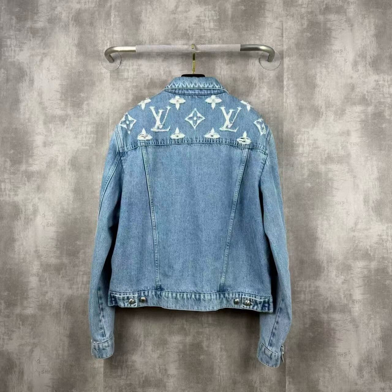 Louis Vuitton louis vuitton distressed logo denim jacket Size US L / EU 52-54 / 3 - 3 Thumbnail
