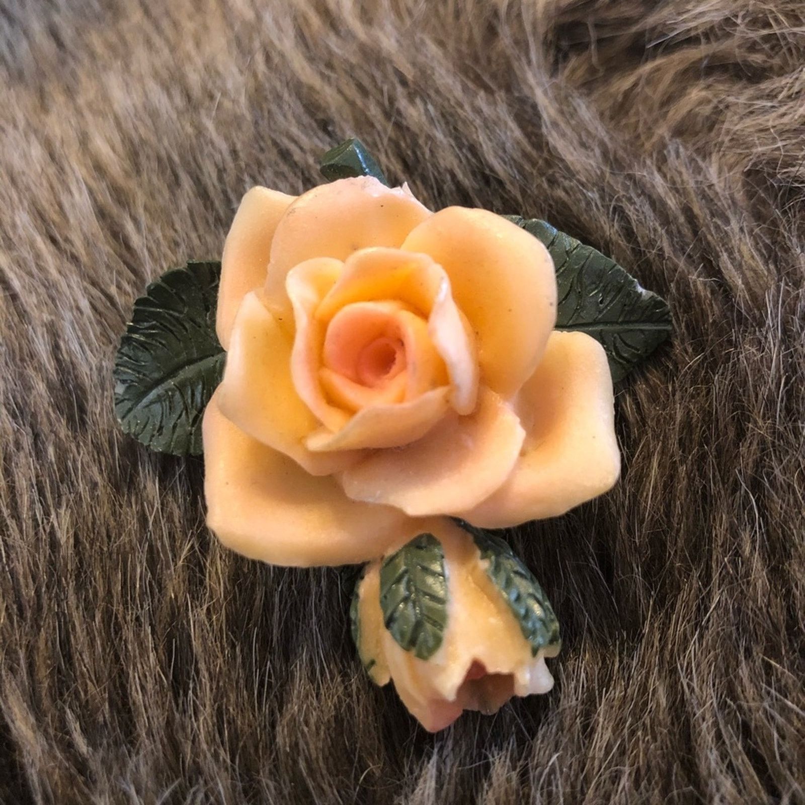 Vintage Vintage 80s cast resin peach rose brooch pin Size ONE SIZE - 1 Thumbnail